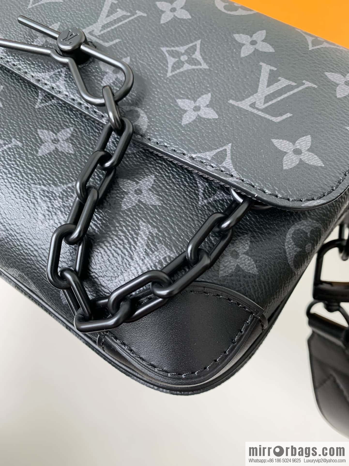Louis Vuitton M46795 Steamer Messenger