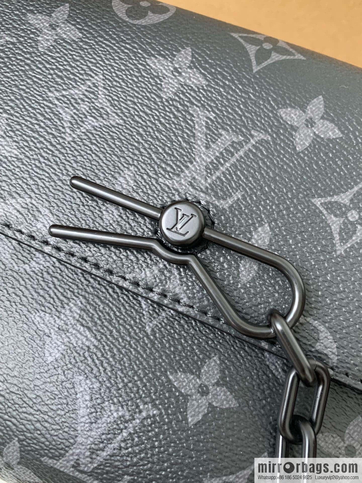 Louis Vuitton M46795 Steamer Messenger
