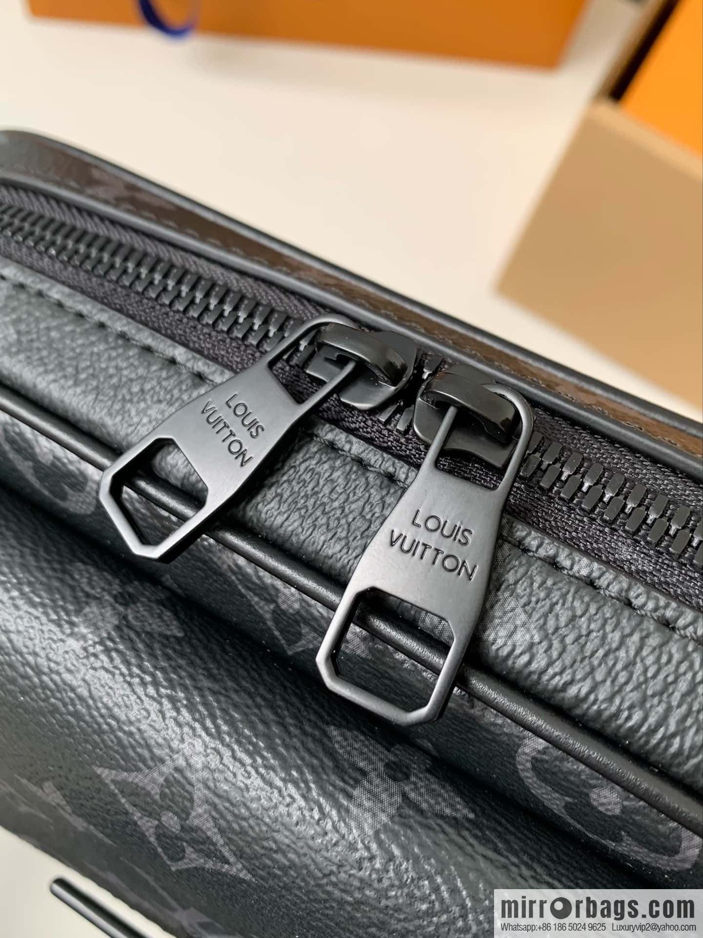 Louis Vuitton M46795 Steamer Messenger