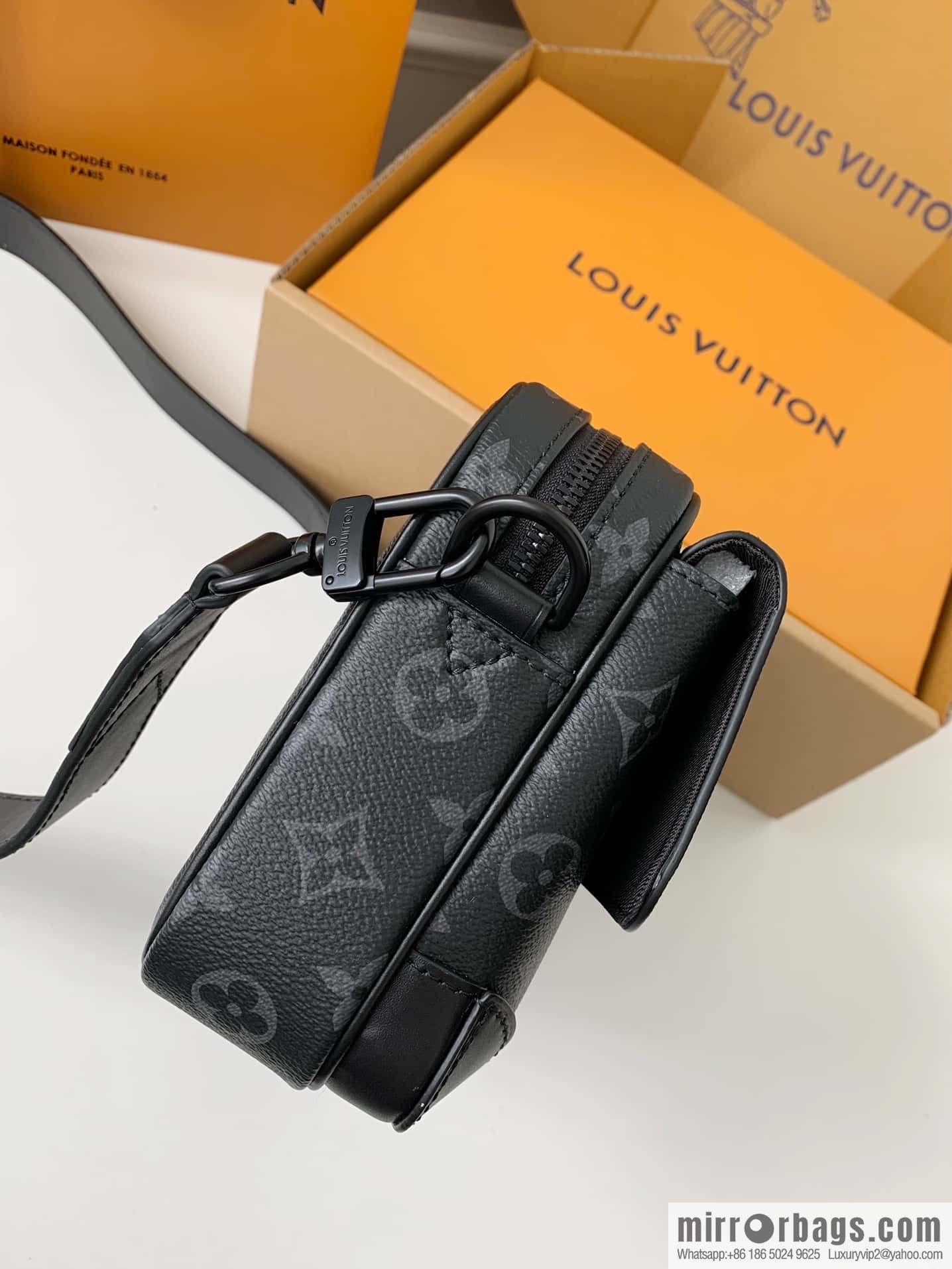 Louis Vuitton M46795 Steamer Messenger
