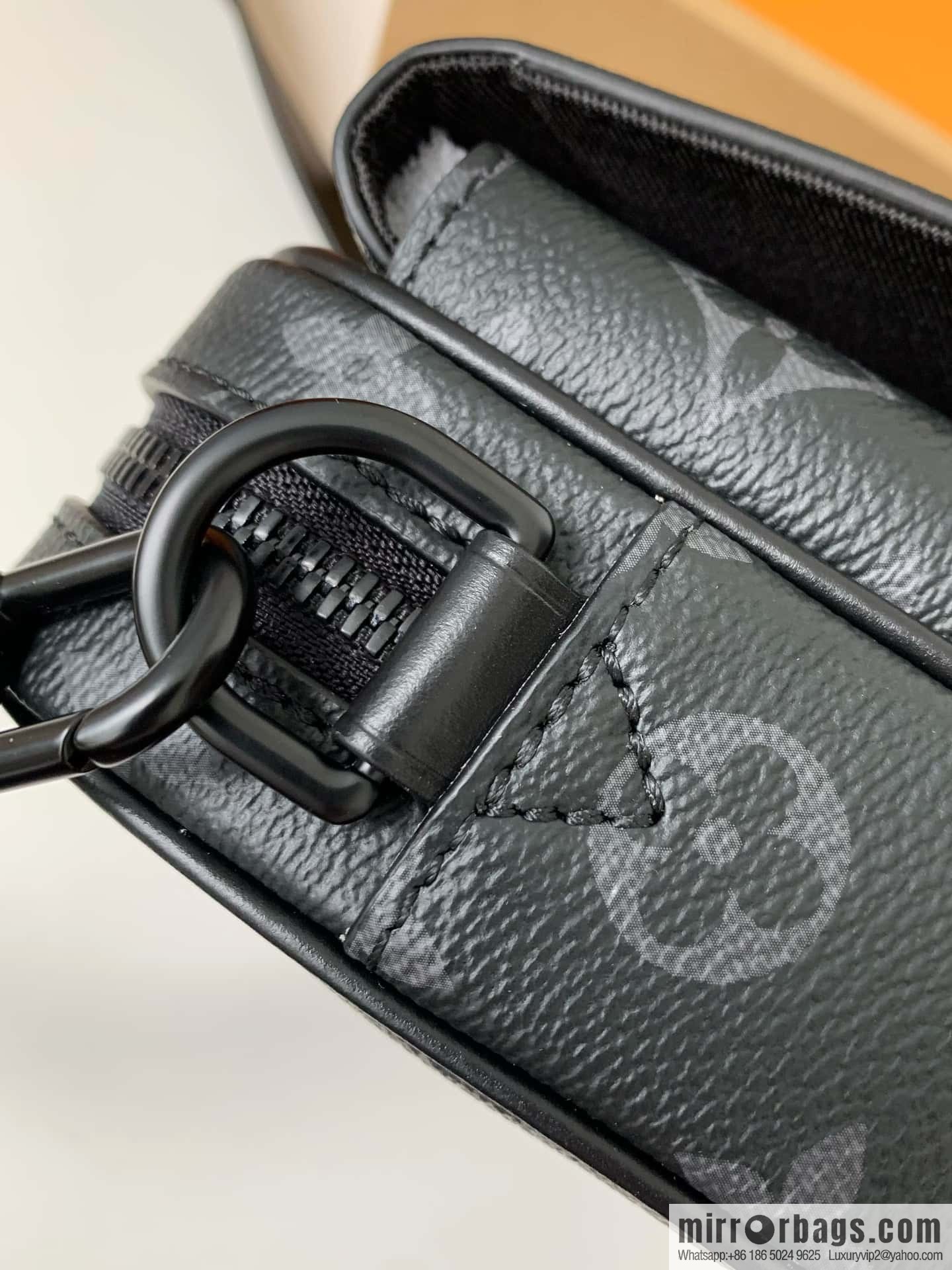 Louis Vuitton M46795 Steamer Messenger