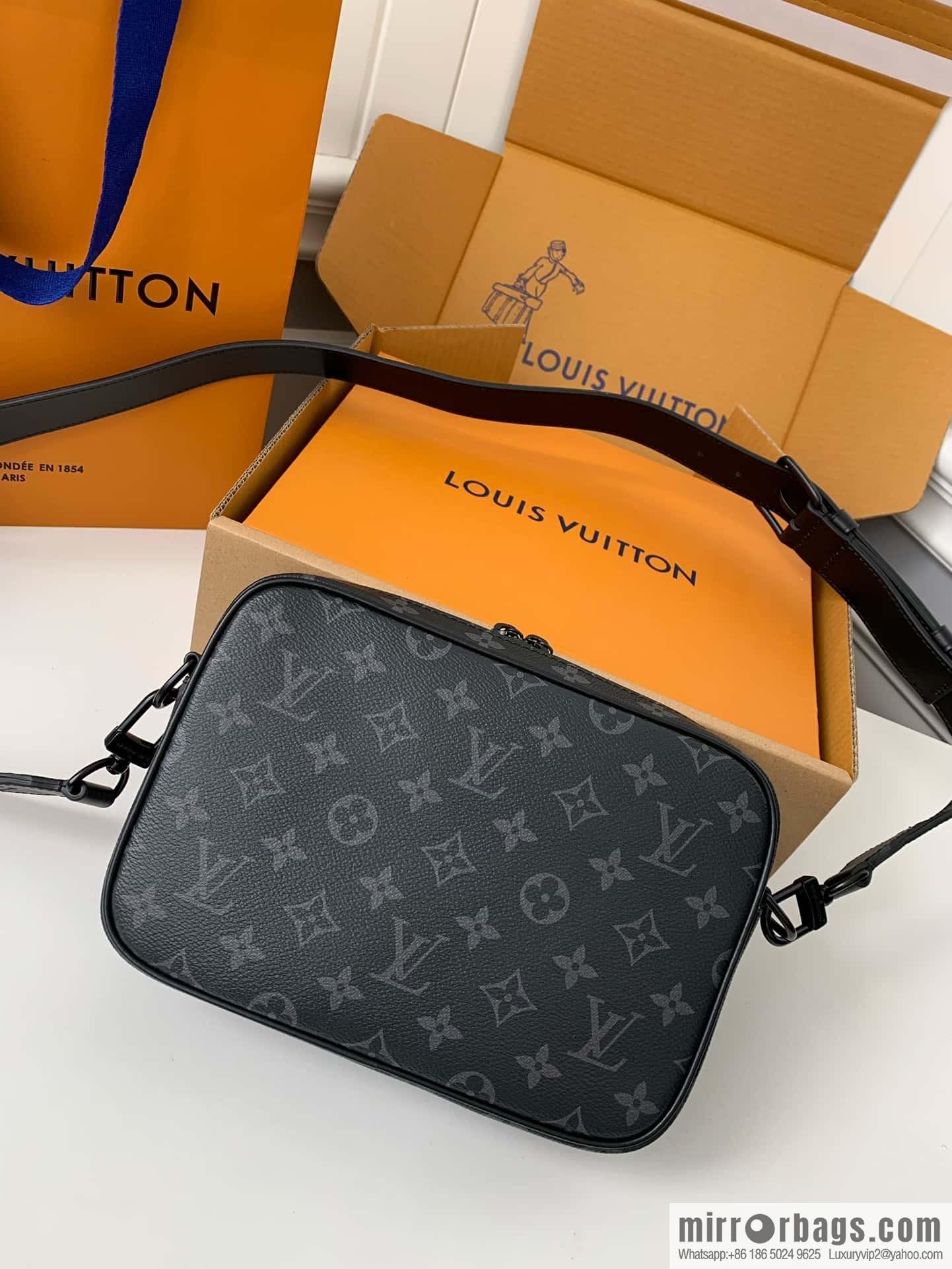 Louis Vuitton M46795 Steamer Messenger