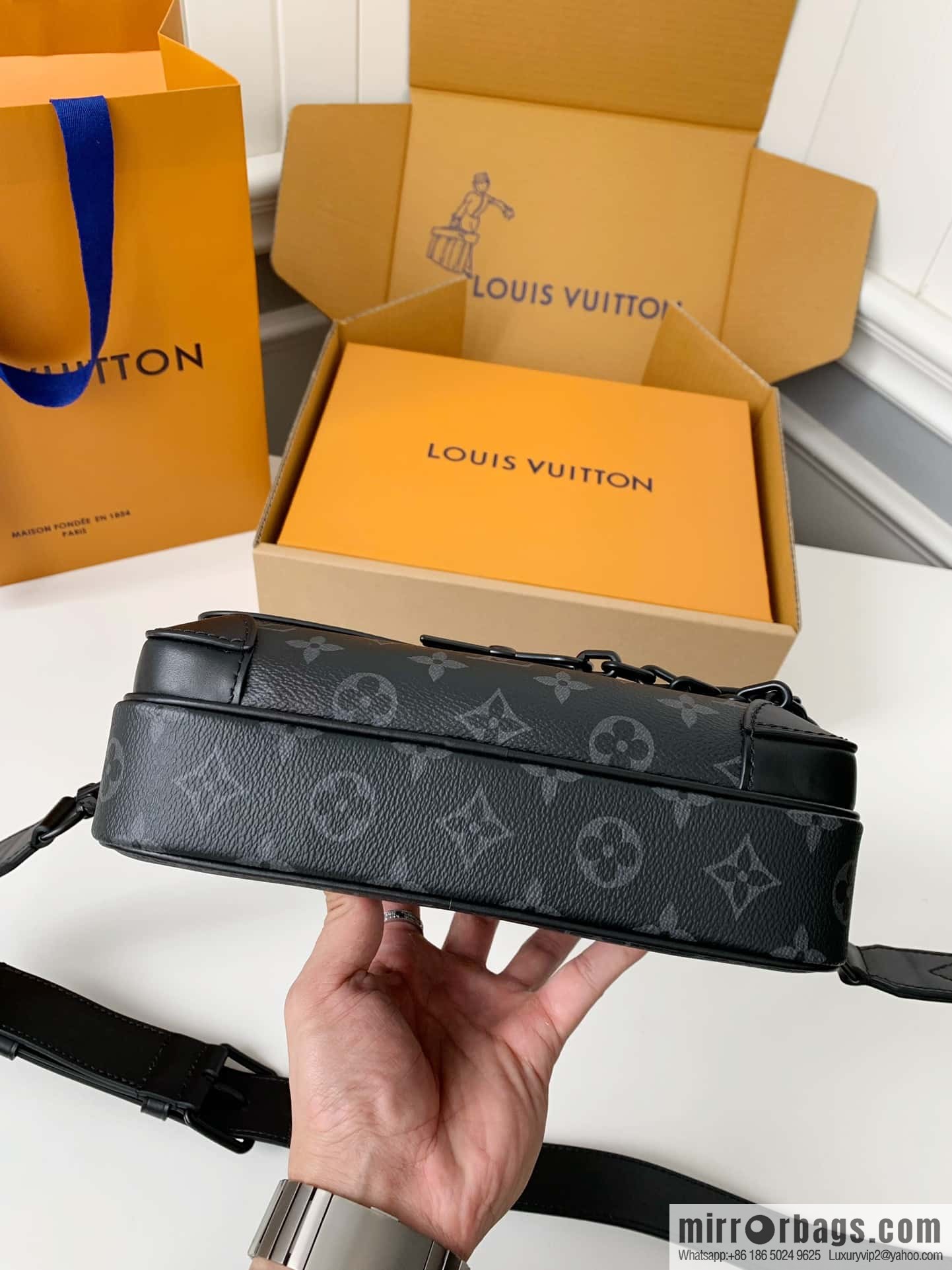 Louis Vuitton M46795 Steamer Messenger