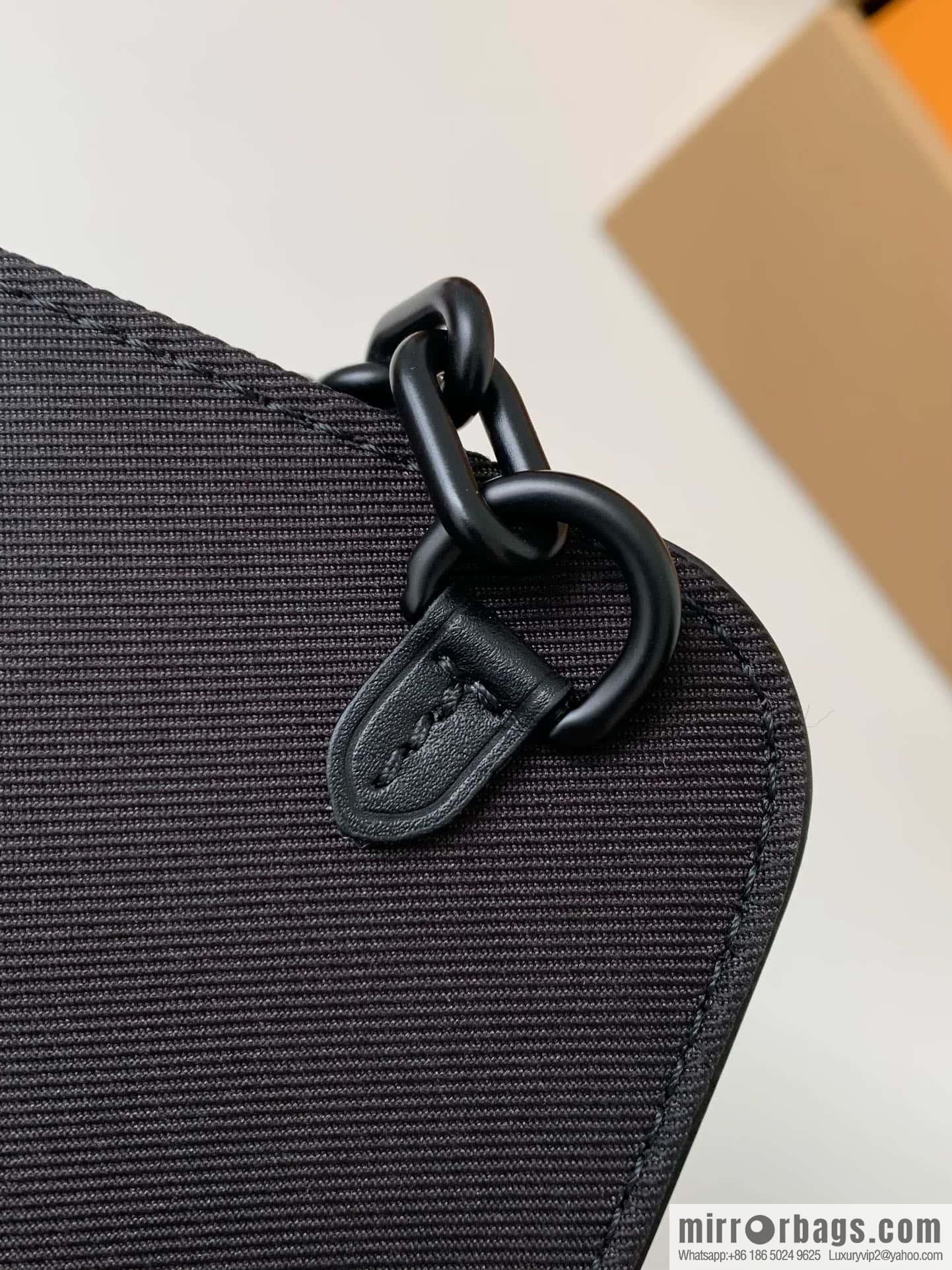 Louis Vuitton M46795 Steamer Messenger