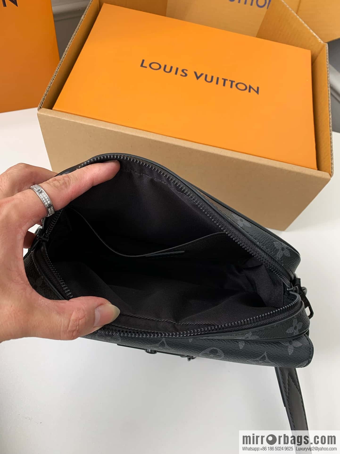 Louis Vuitton M46795 Steamer Messenger
