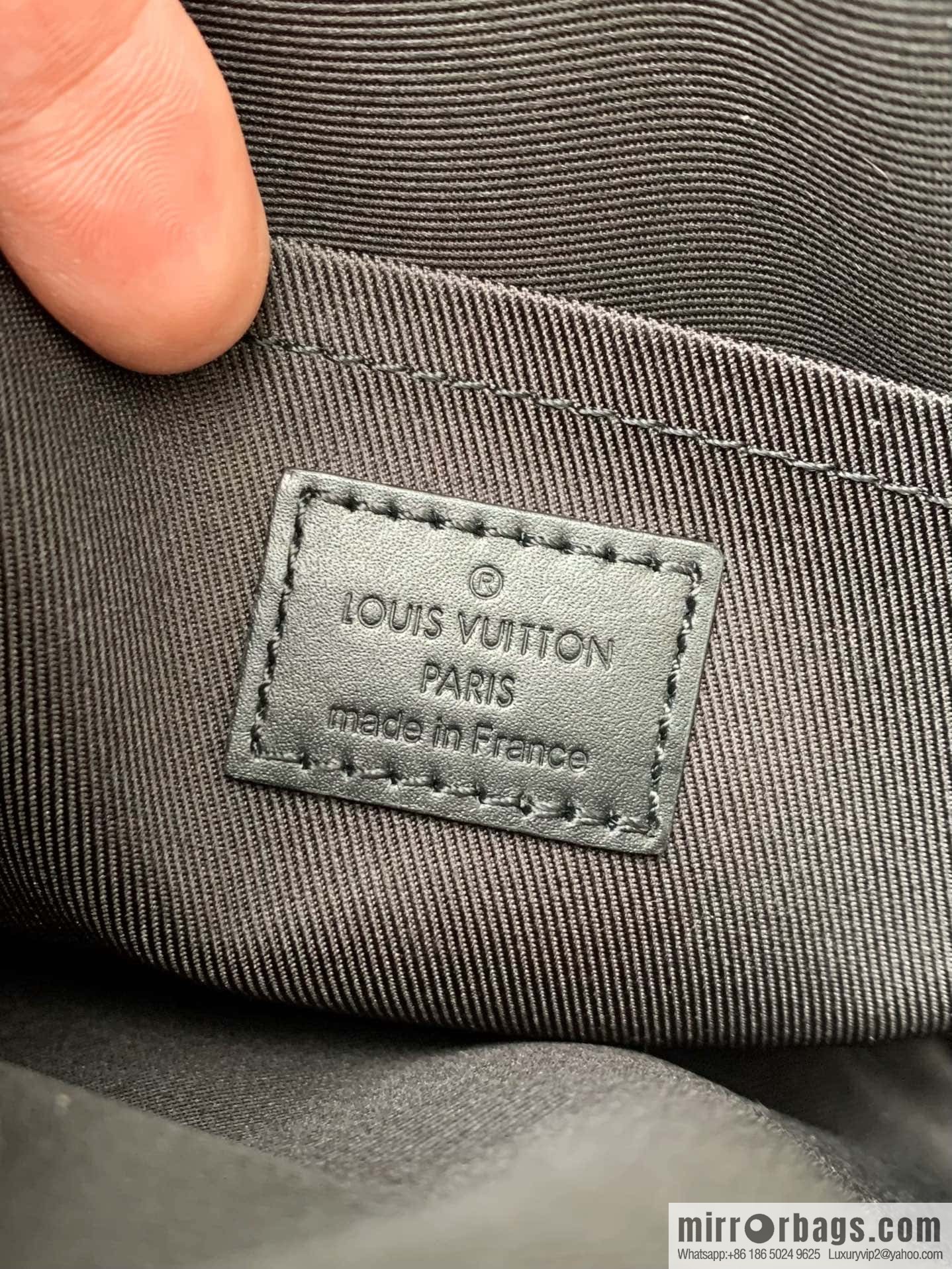 Louis Vuitton M46795 Steamer Messenger