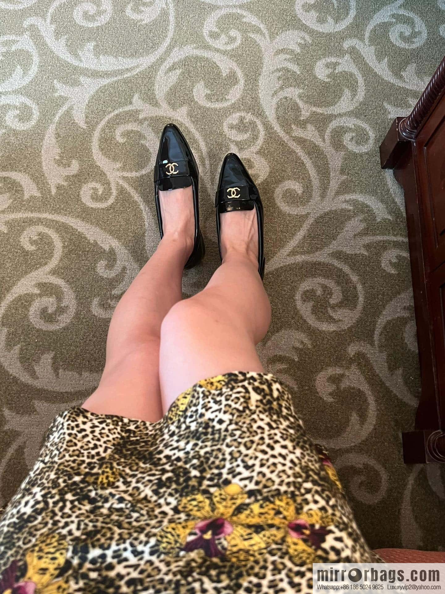 CHANEL Xiaoxiang vintage patent leather pointed loafers