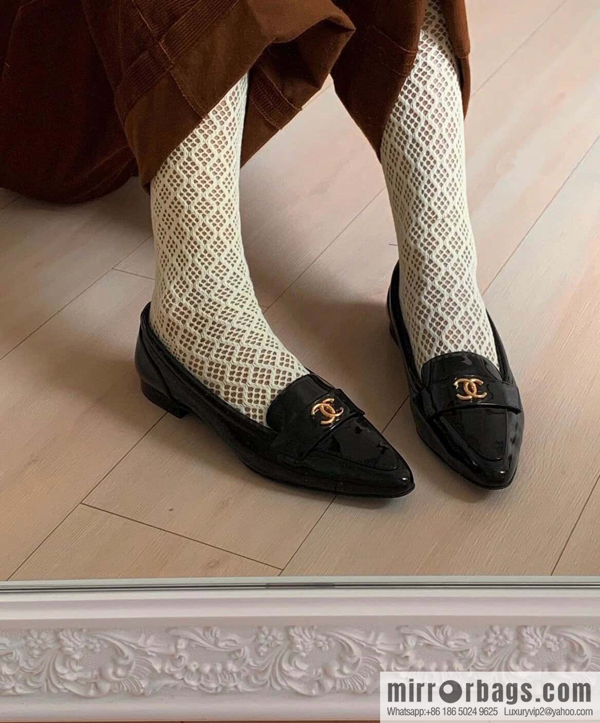 CHANEL Xiaoxiang vintage patent leather pointed loafers