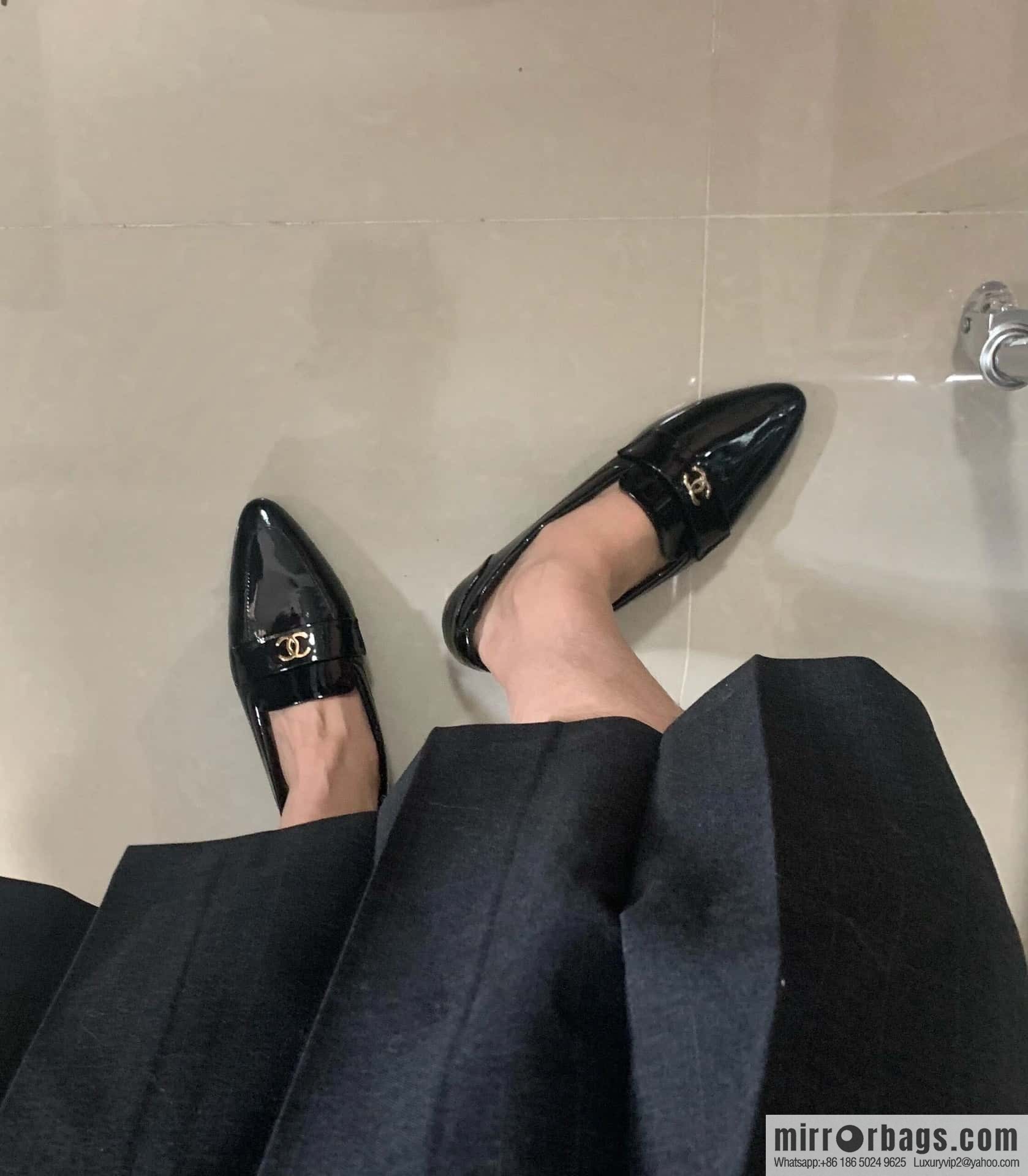 CHANEL Xiaoxiang vintage patent leather pointed loafers