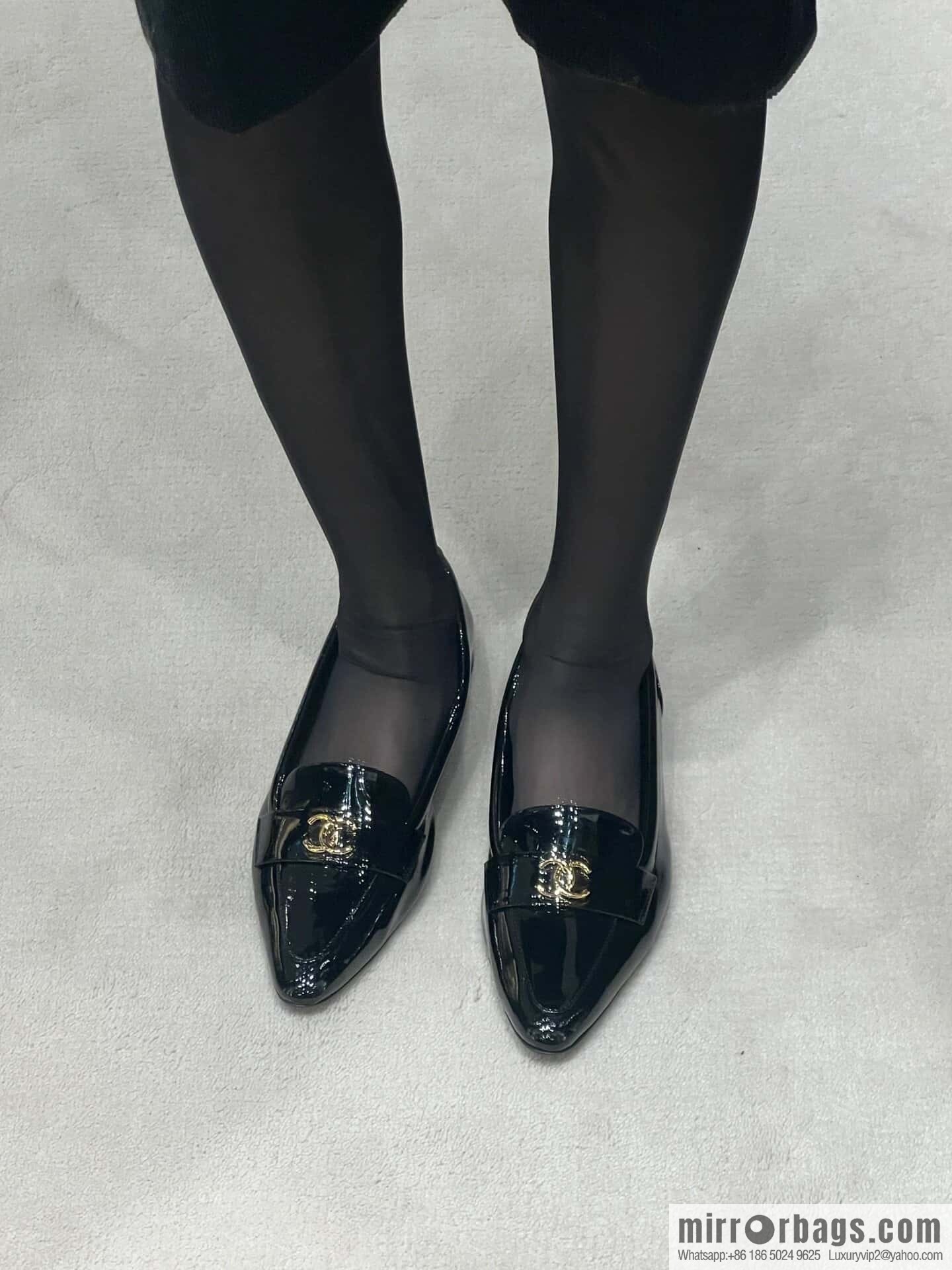 CHANEL Xiaoxiang vintage patent leather pointed loafers