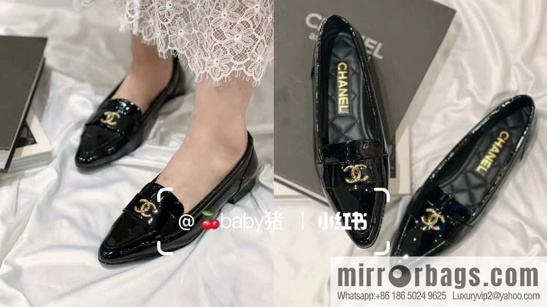 CHANEL Xiaoxiang vintage patent leather pointed loafers