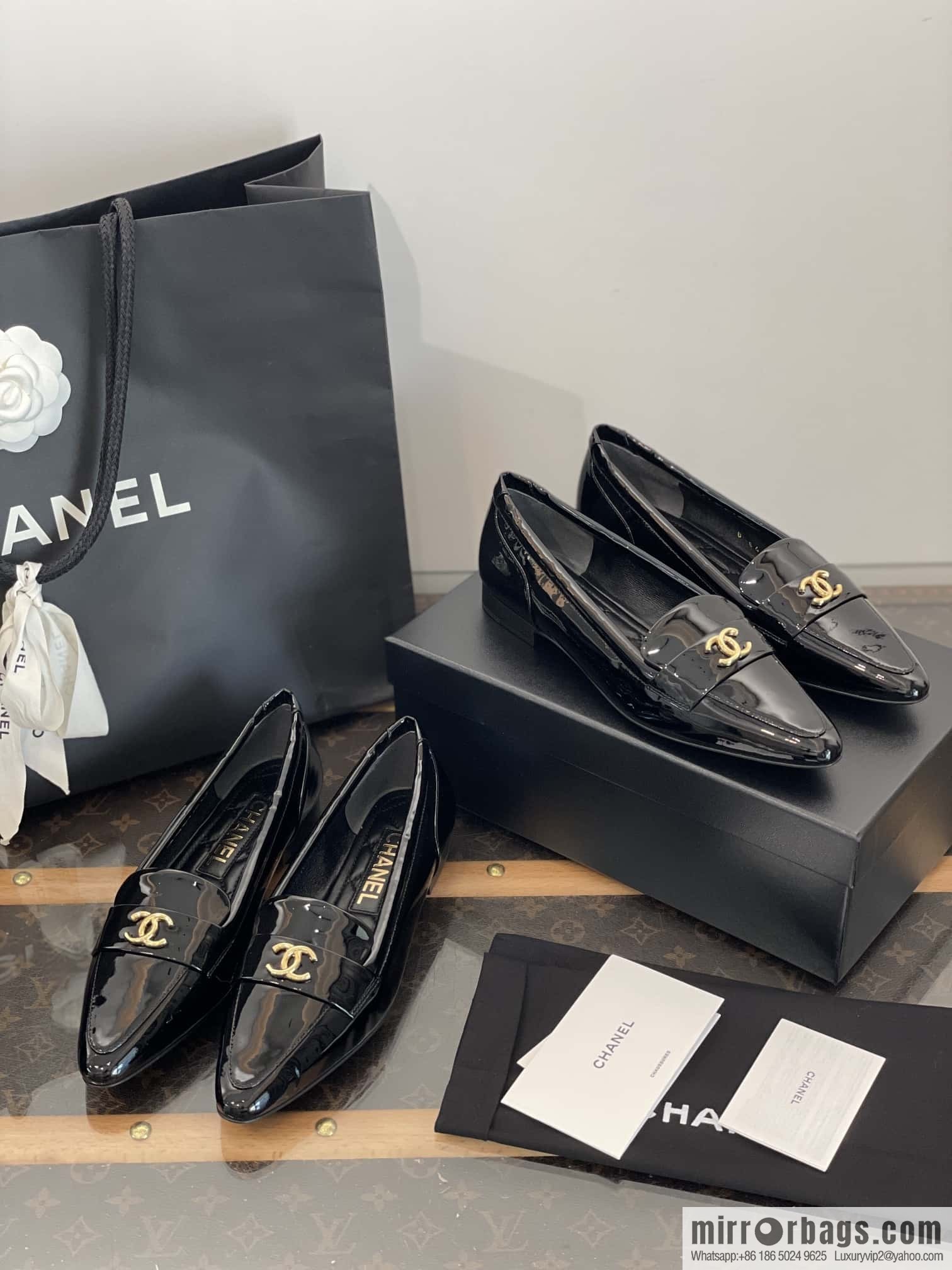 CHANEL Xiaoxiang vintage patent leather pointed loafers