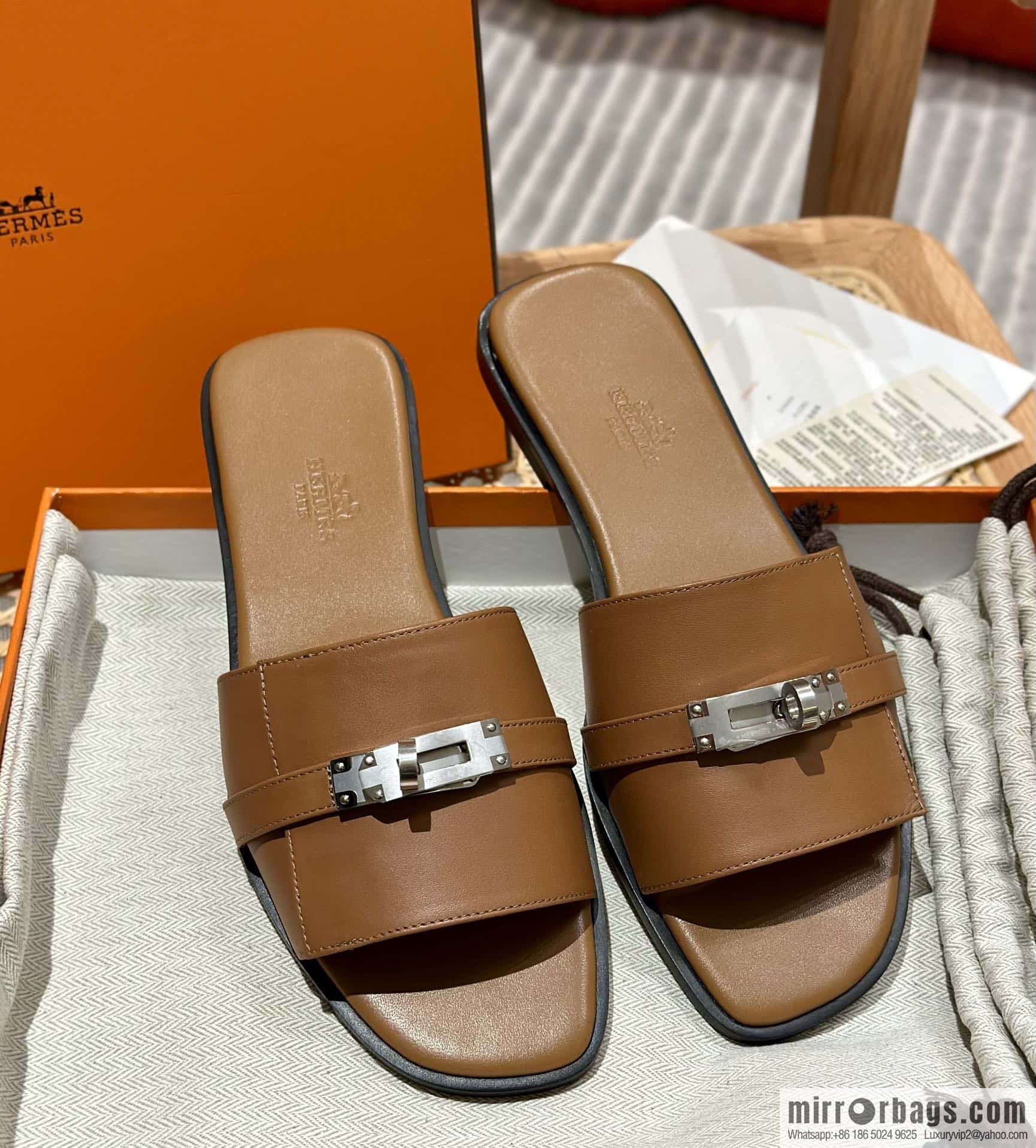 Hermès 2023 Latest Kelly Button Slippers
