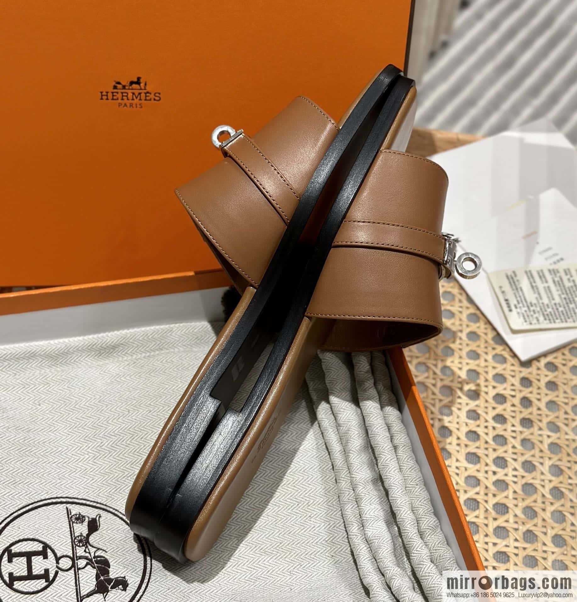 Hermès 2023 Latest Kelly Button Slippers