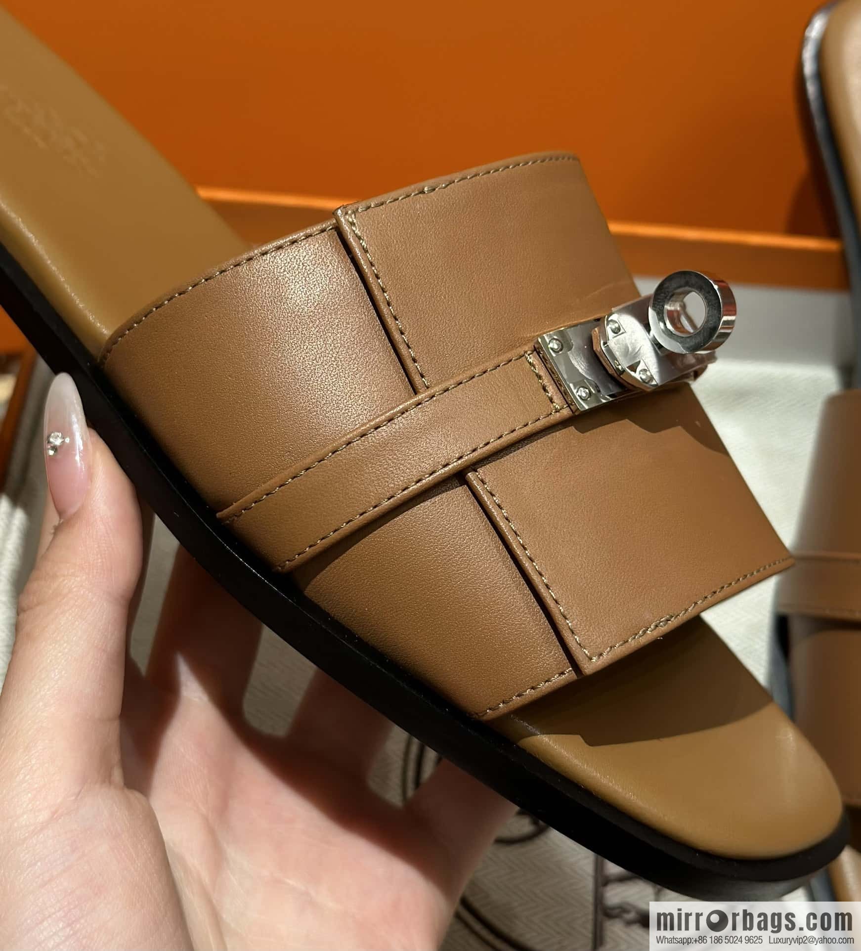 Hermès 2023 Latest Kelly Button Slippers