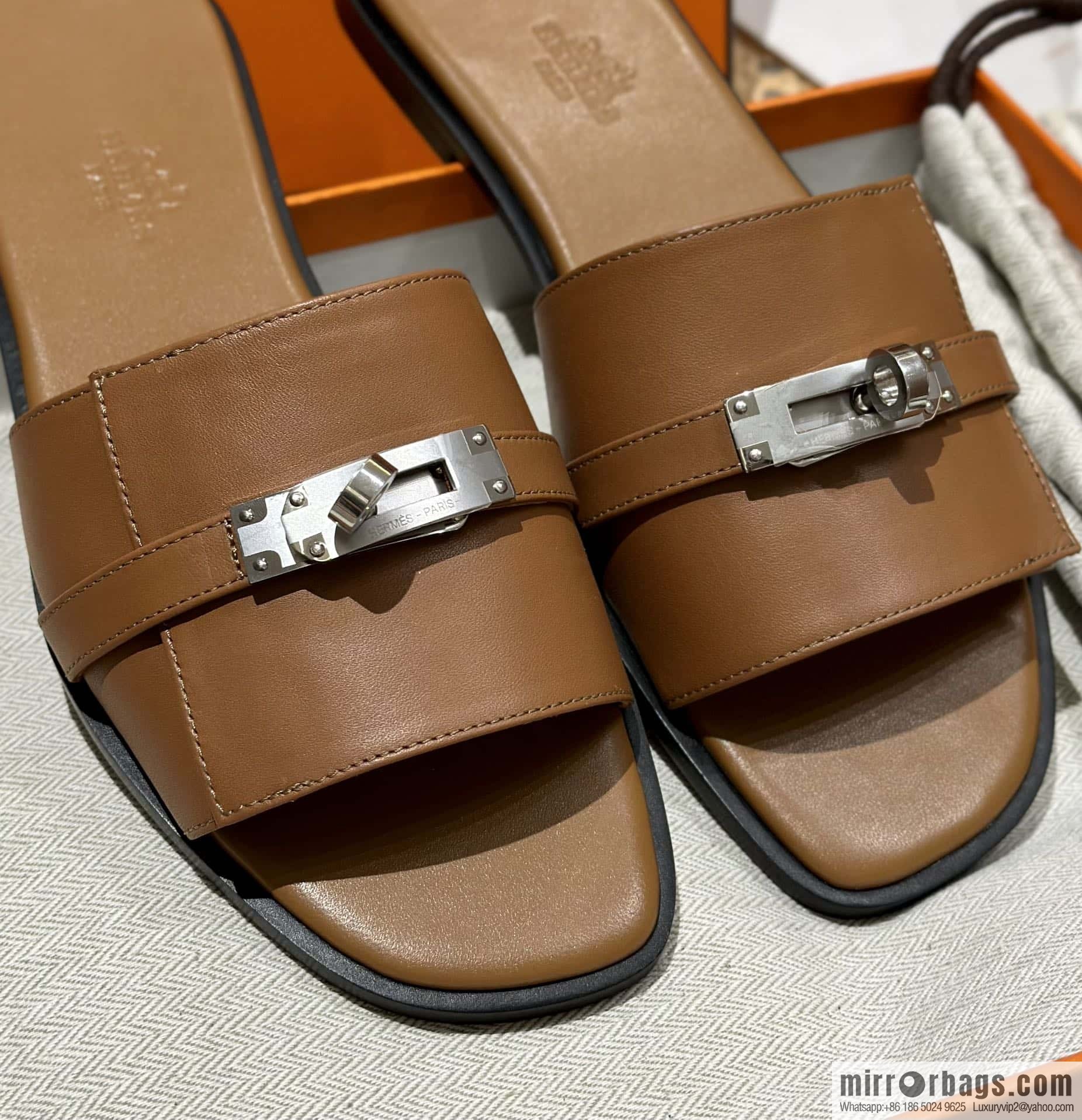 Hermès 2023 Latest Kelly Button Slippers