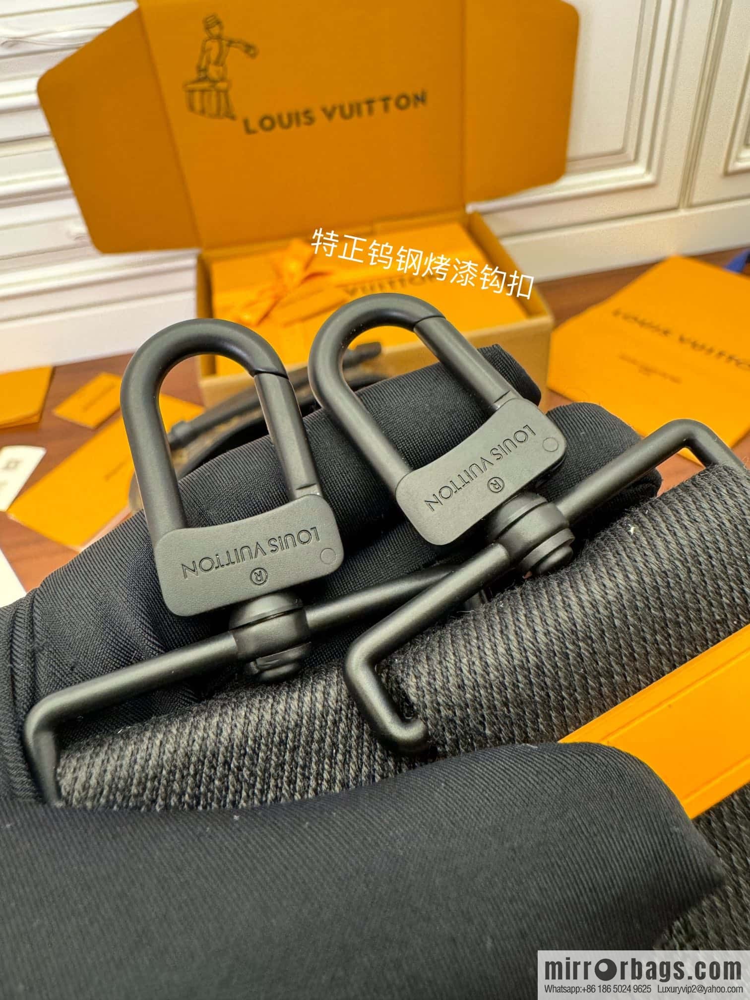 LV M46688 S-Lock Messenger
