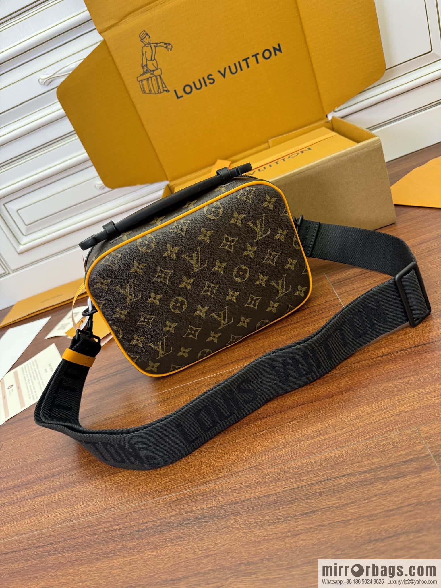 LV M46688 S-Lock Messenger