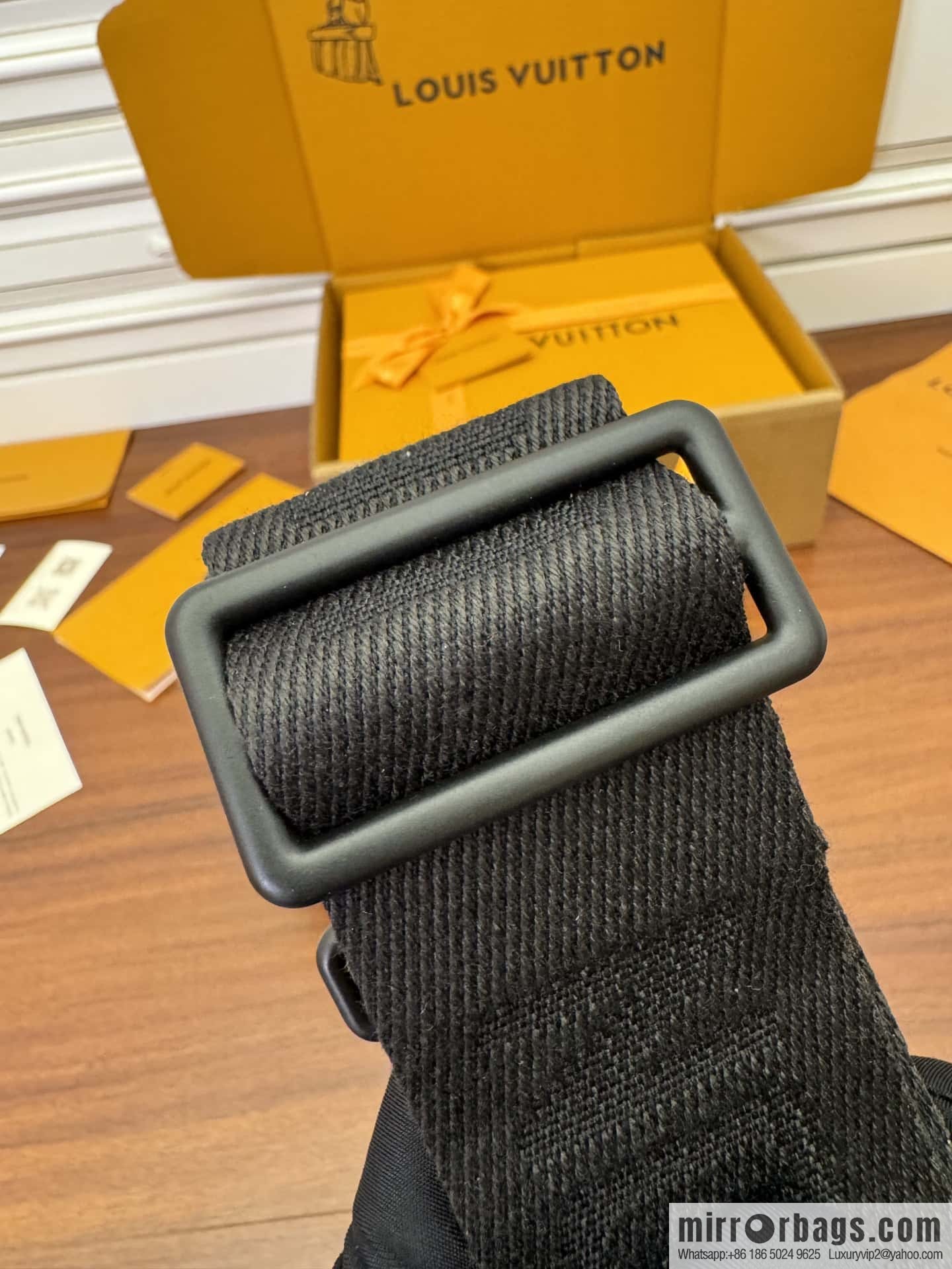 LV M46688 S-Lock Messenger