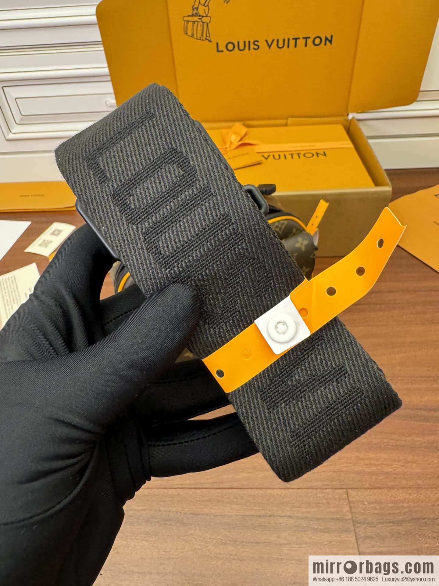 LV M46688 S-Lock Messenger