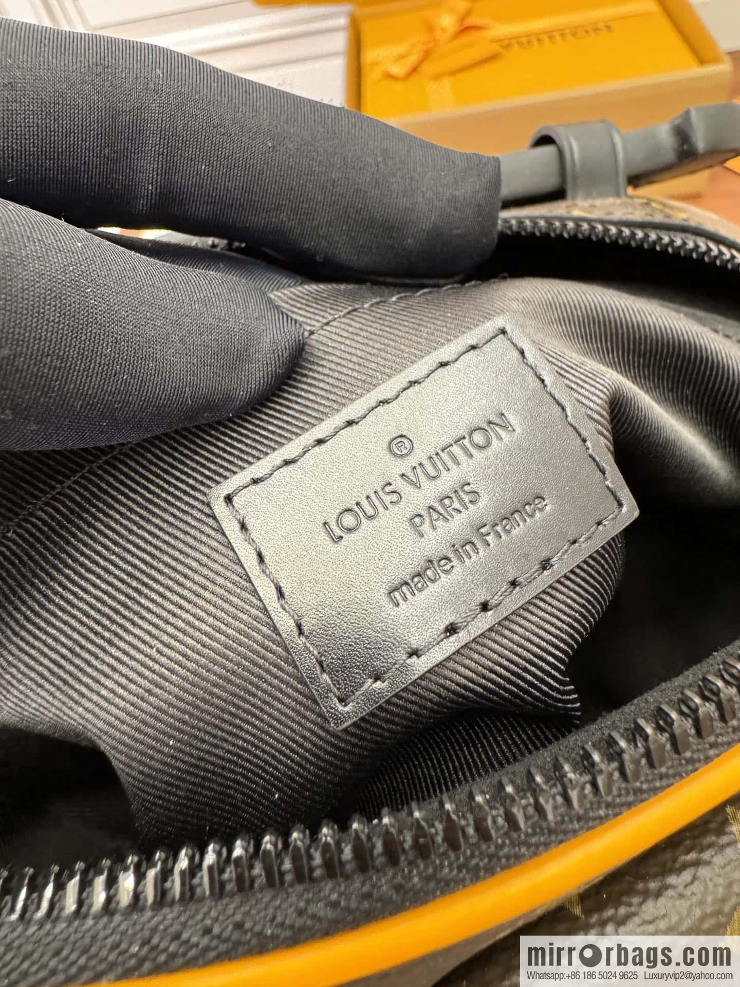 LV M46688 S-Lock Messenger