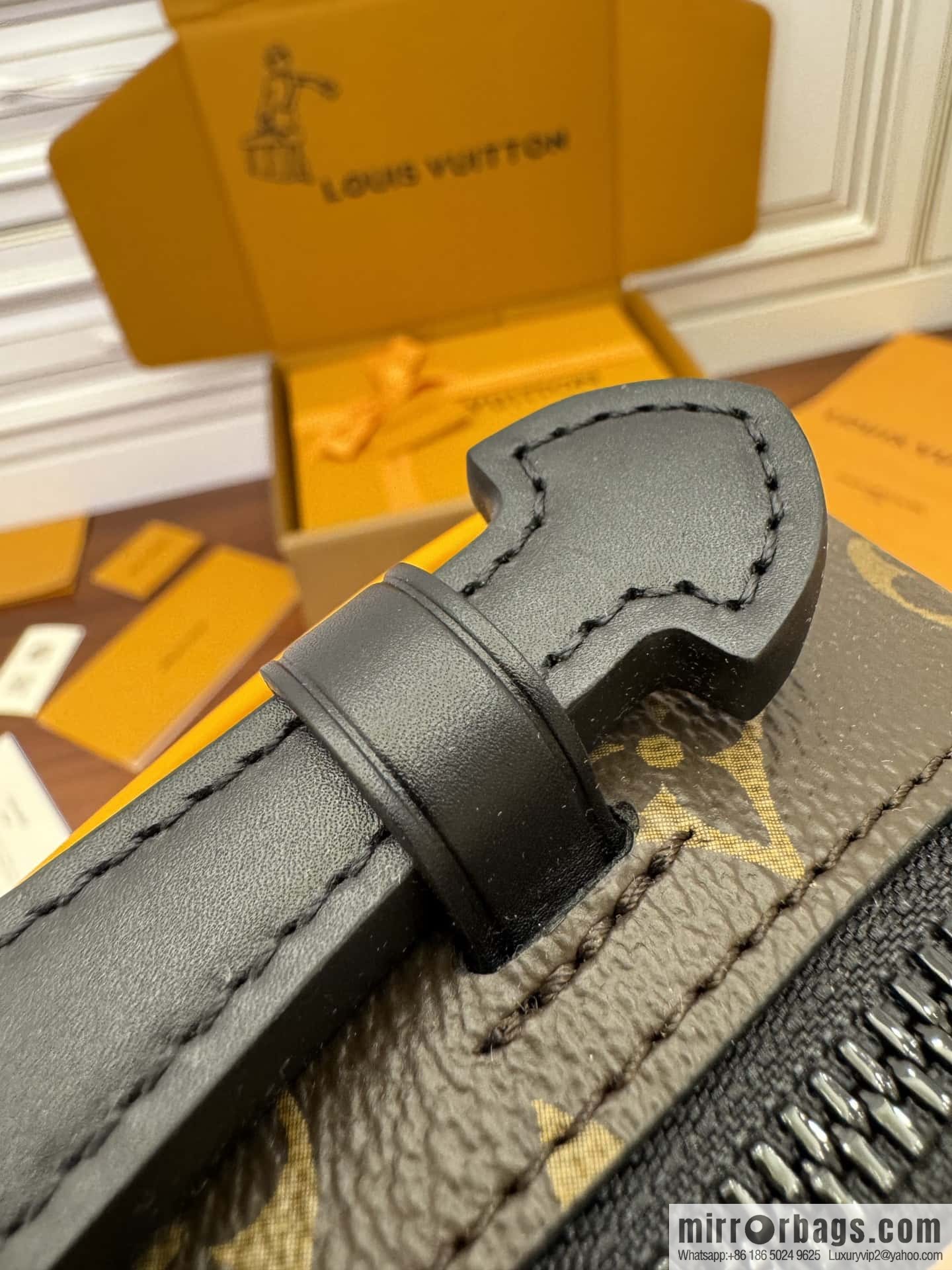 LV M46688 S-Lock Messenger