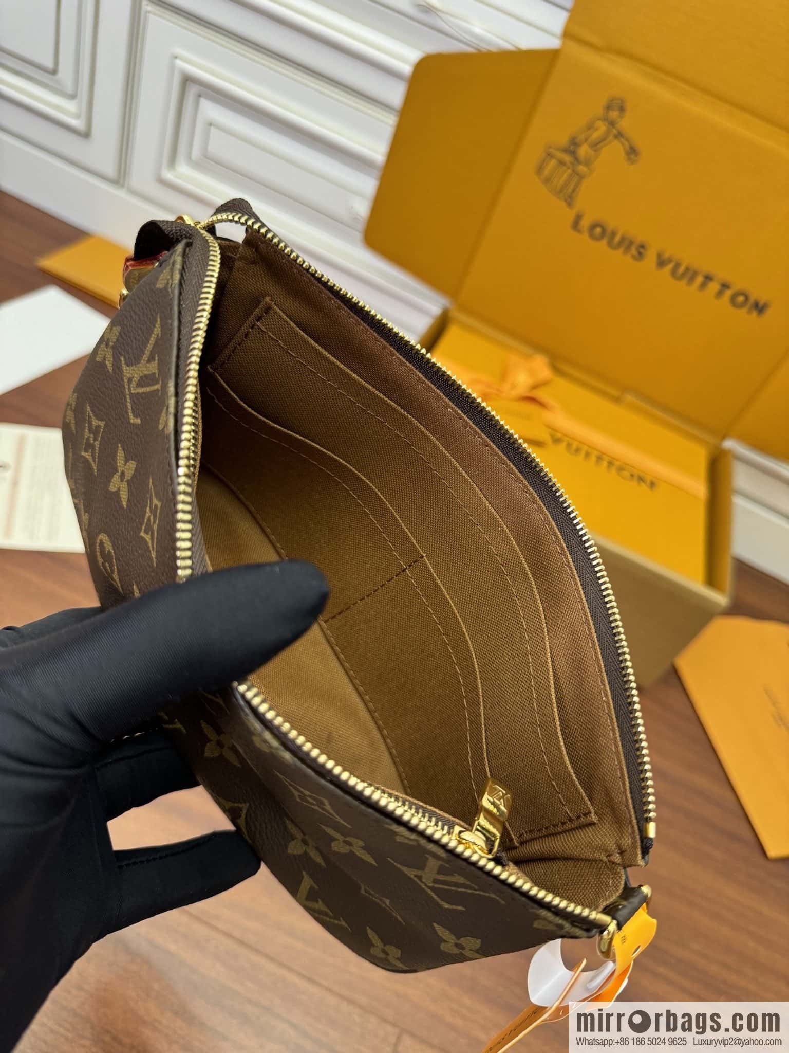 LV M82766 Pochette Accessoires