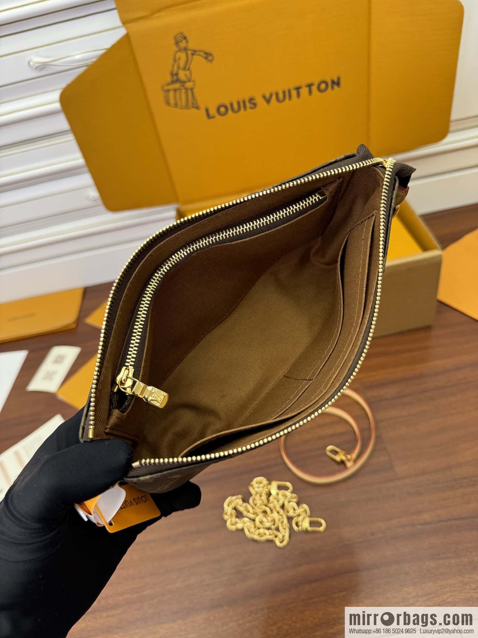 LV M82766 Pochette Accessoires