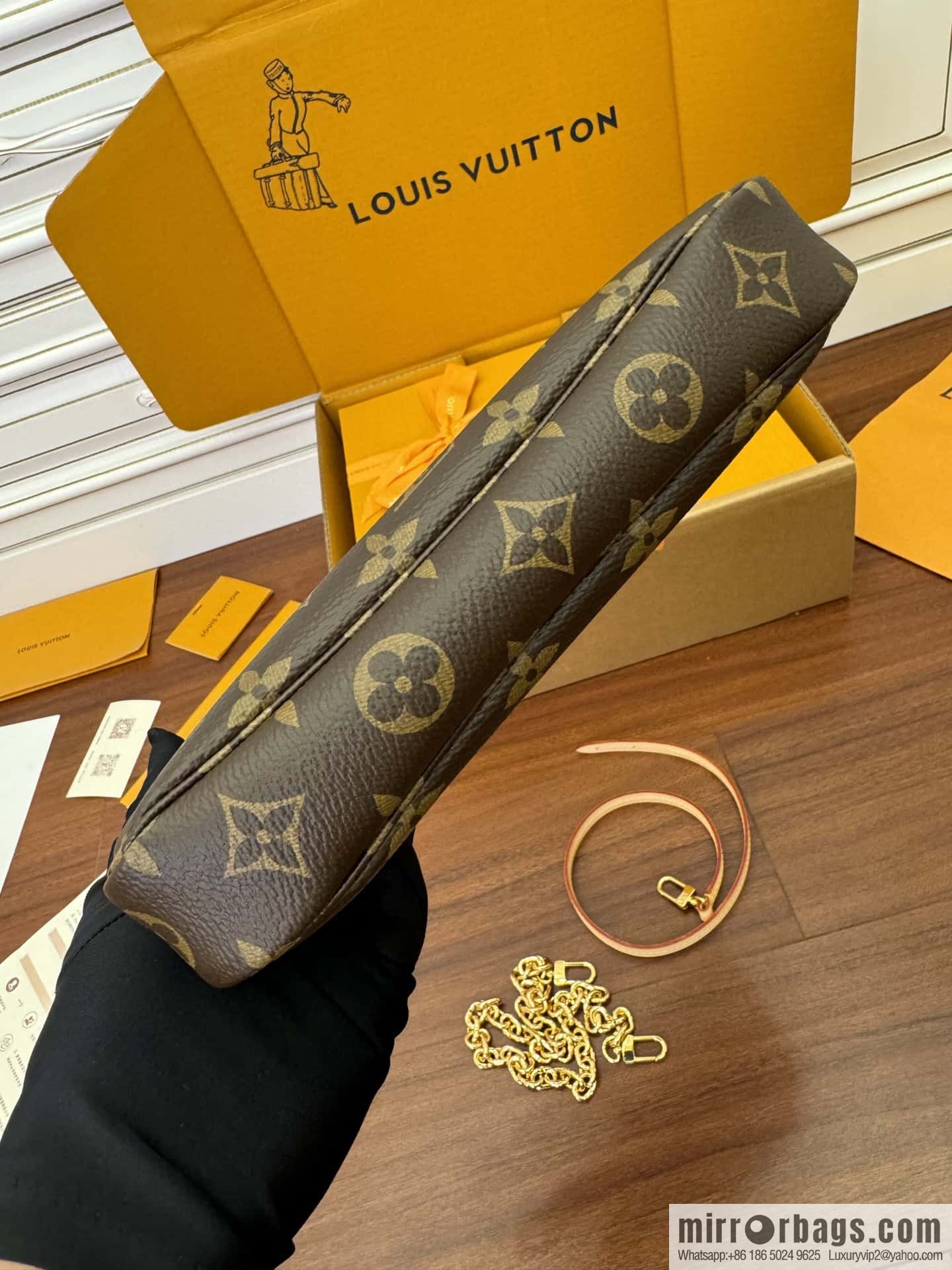 LV M82766 Pochette Accessoires