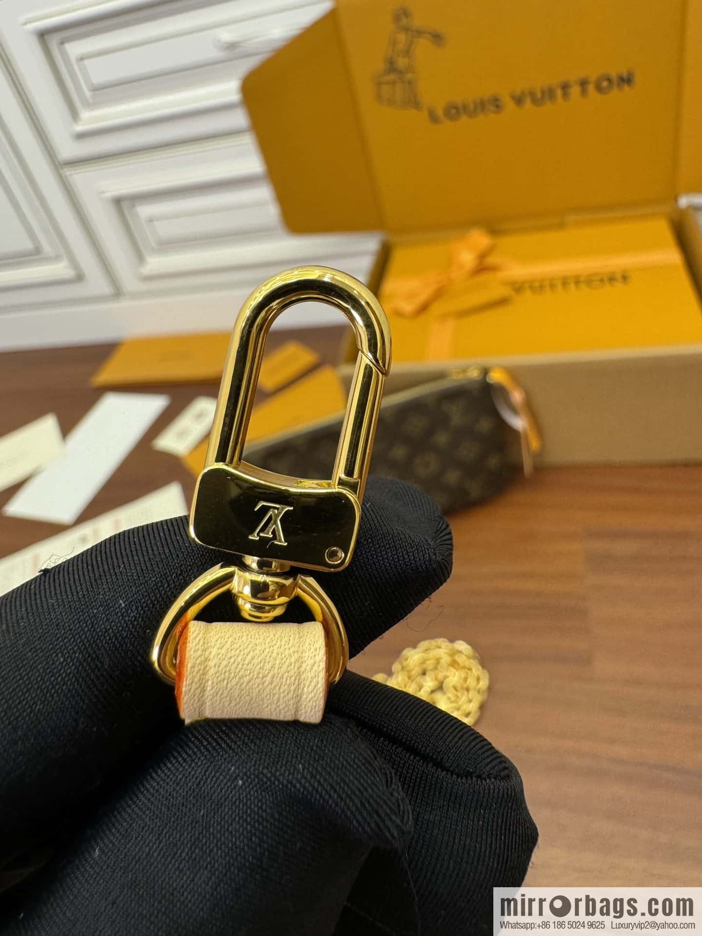 LV M82766 Pochette Accessoires