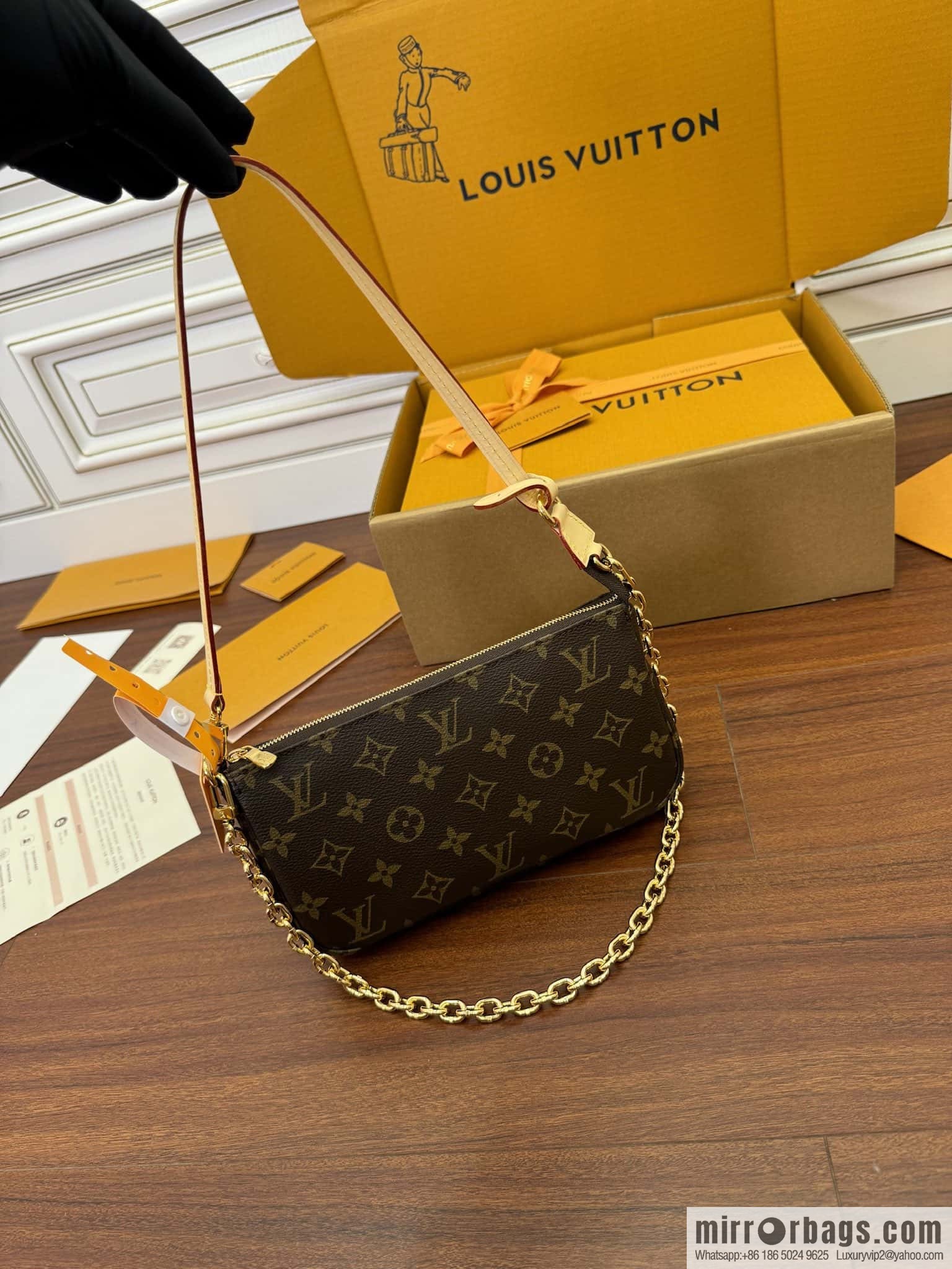 LV M82766 Pochette Accessoires