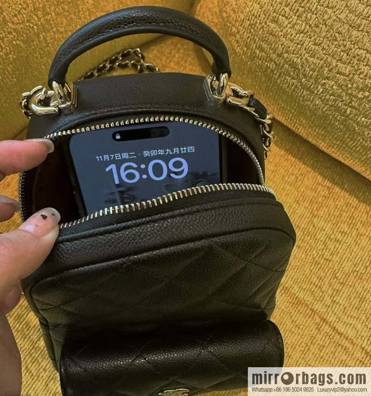 CHANEL 24C early spring vacation series, lychee leather backpack AP3753 black