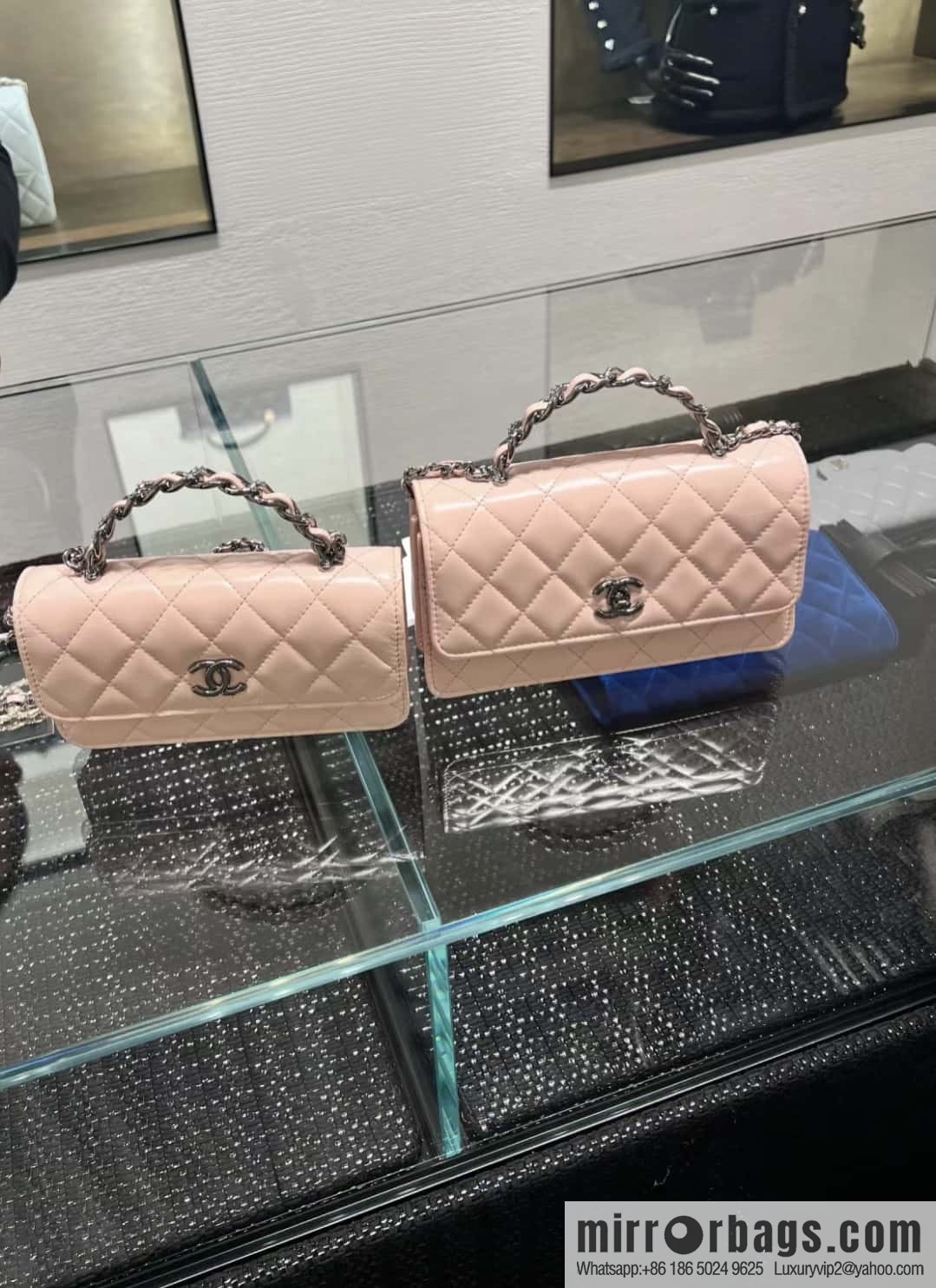 CHANEL 23K new rhinestone handle organ AP3645 pink