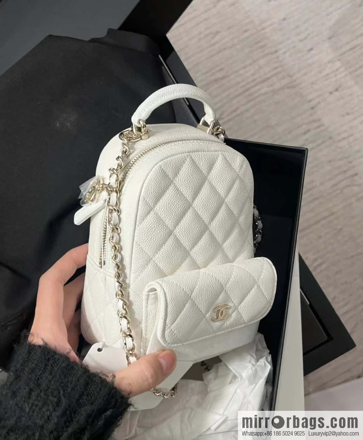 CHANEL 24C early spring holiday series, lychee leather backpack AP3753 white