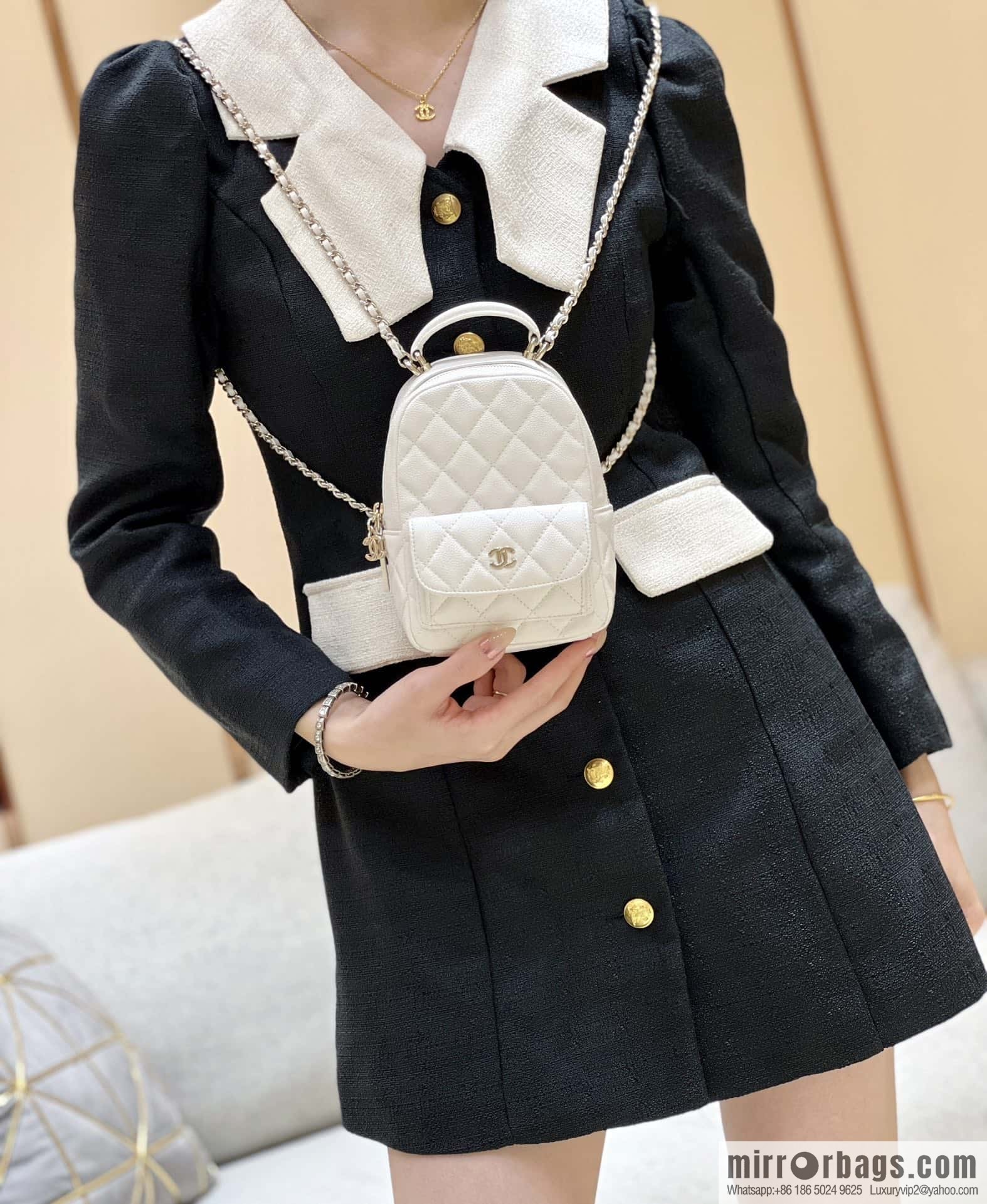 CHANEL 24C early spring holiday series, lychee leather backpack AP3753 white