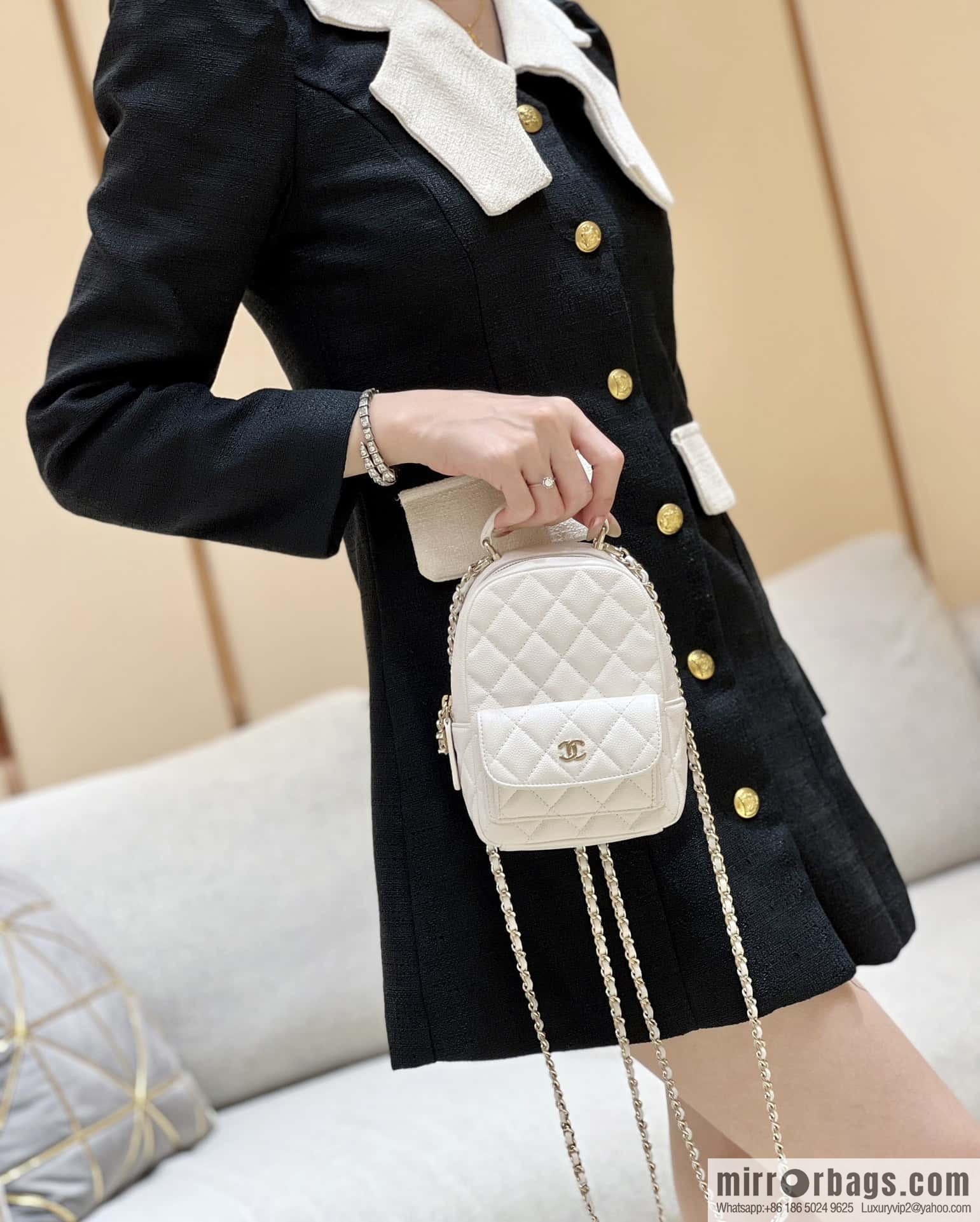 CHANEL 24C early spring holiday series, lychee leather backpack AP3753 white