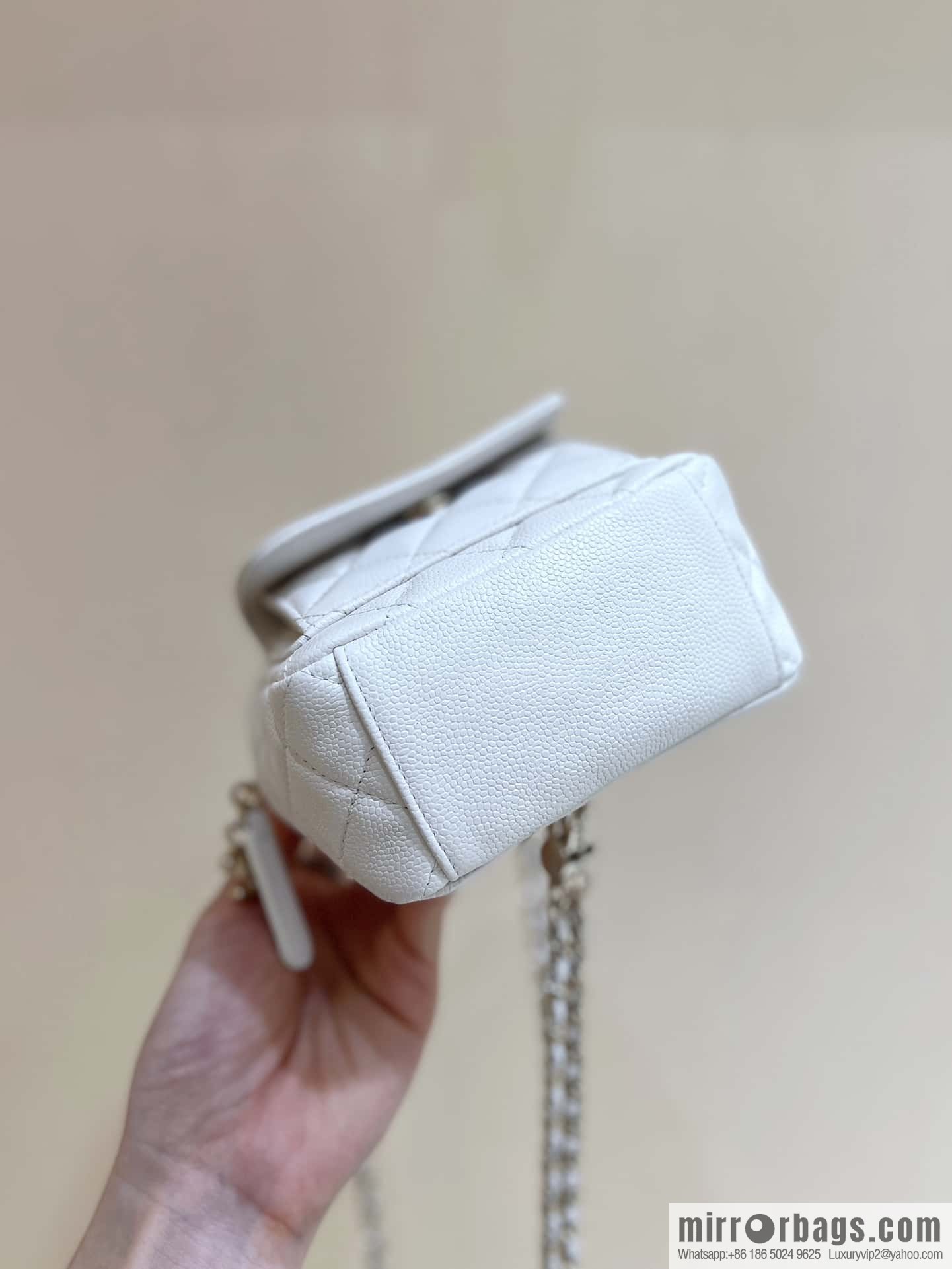 CHANEL 24C early spring holiday series, lychee leather backpack AP3753 white