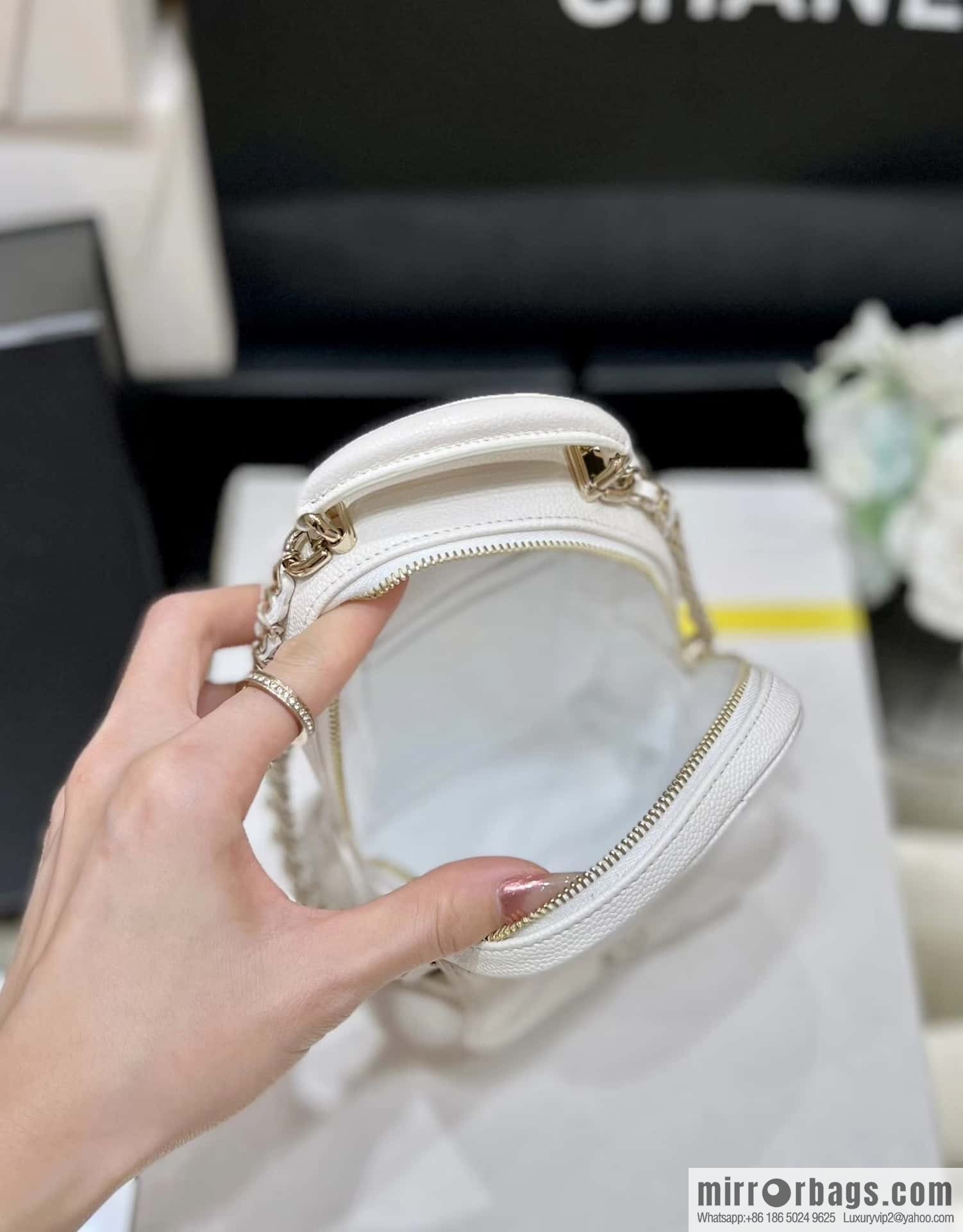 CHANEL 24C early spring holiday series, lychee leather backpack AP3753 white