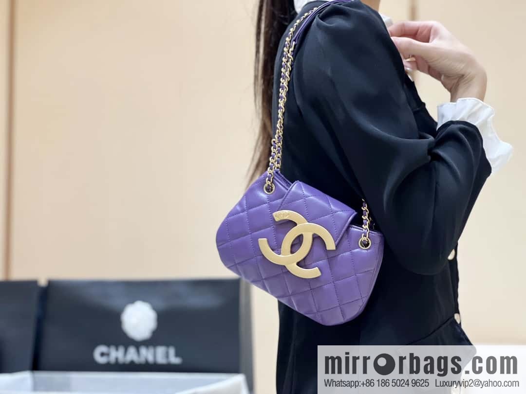 CHANEL 24C Early Spring Vacation Series, Big Double C Vintage Mailman Bag AS4609 Purple