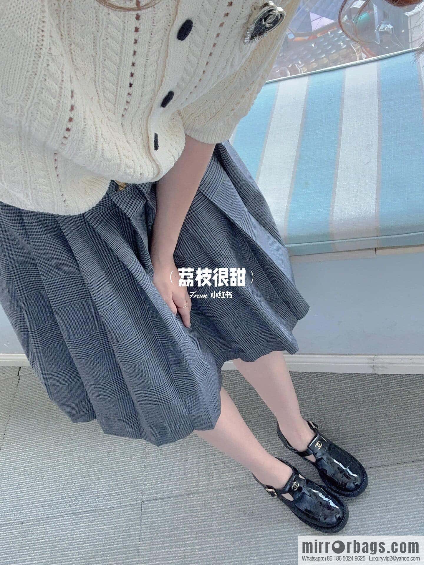 CHANEL Xiaoxiang patent leather glossy Mary Jane platform loafers