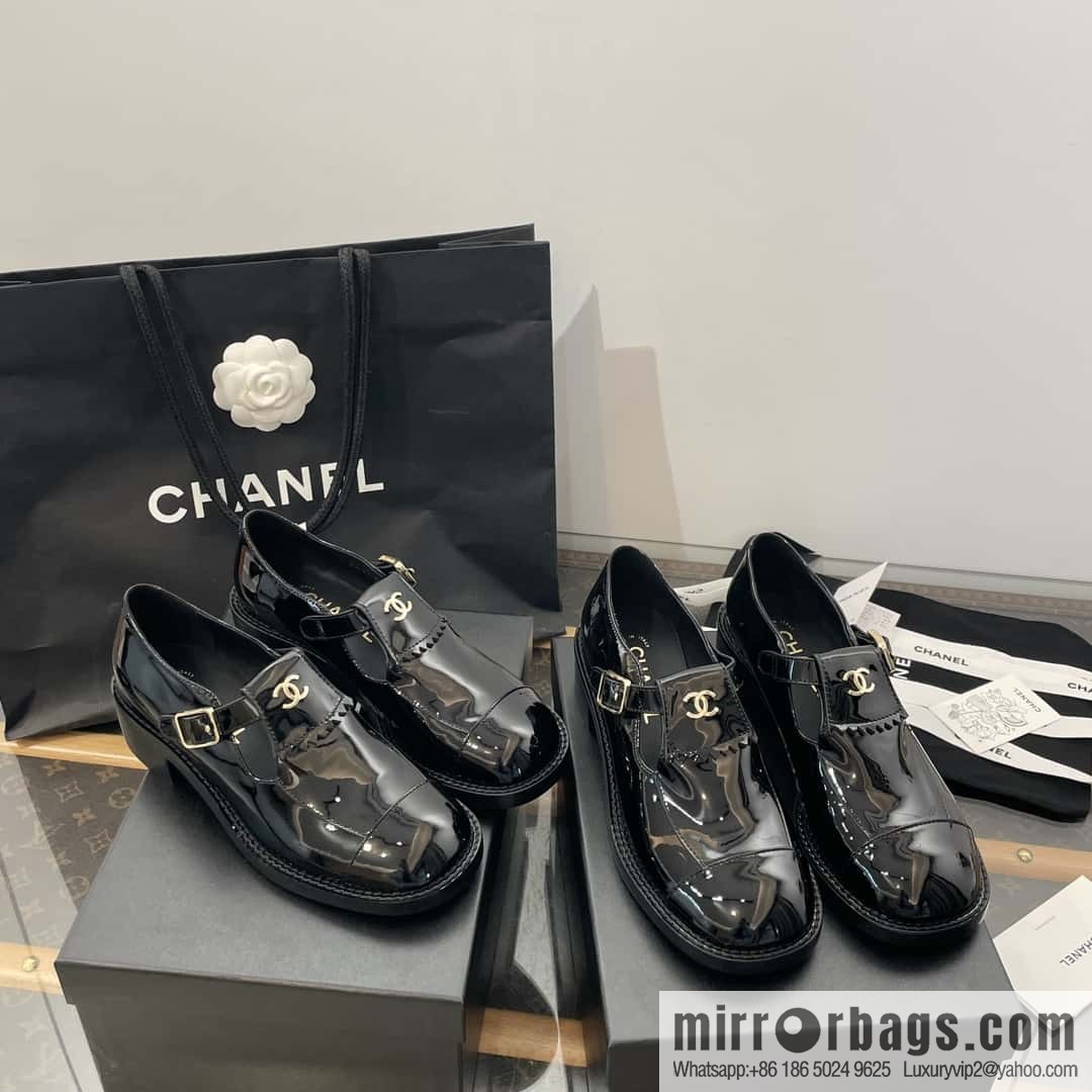 CHANEL Xiaoxiang patent leather glossy Mary Jane platform loafers
