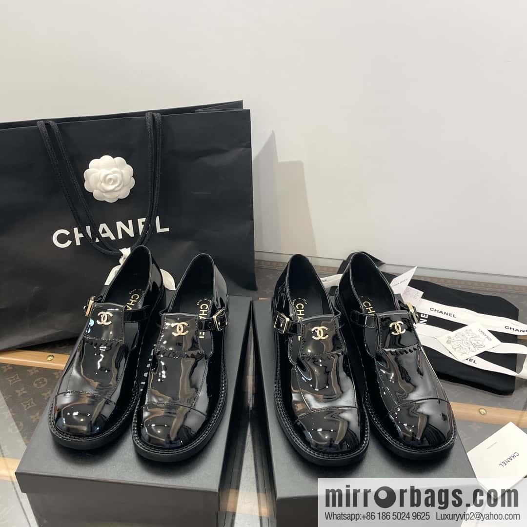 CHANEL Xiaoxiang patent leather glossy Mary Jane platform loafers