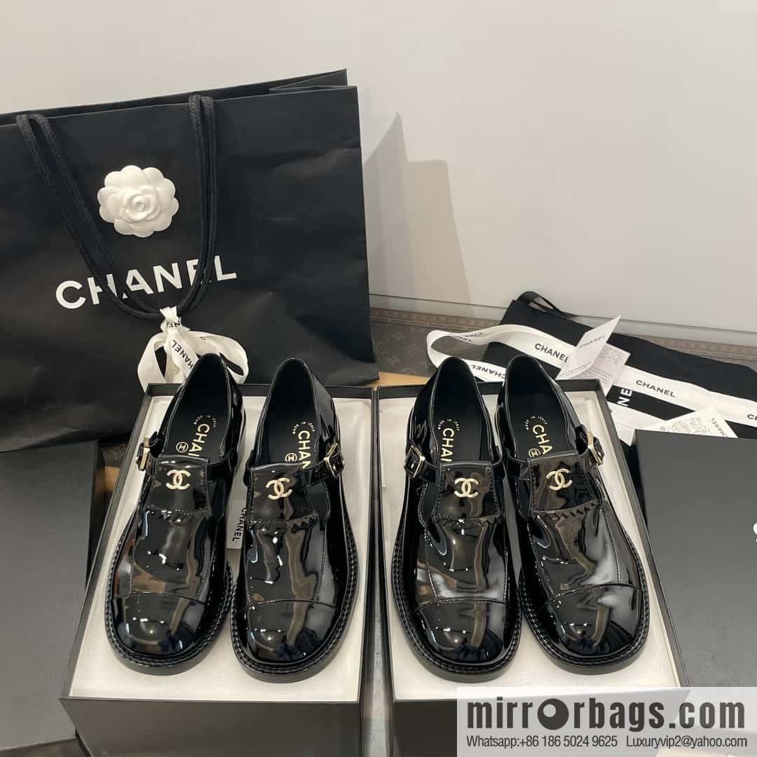 CHANEL Xiaoxiang patent leather glossy Mary Jane platform loafers