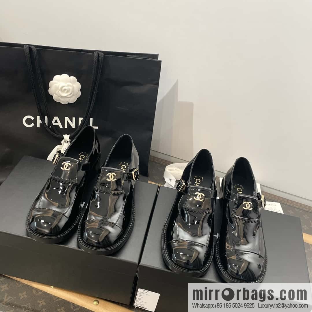 CHANEL Xiaoxiang patent leather glossy Mary Jane platform loafers