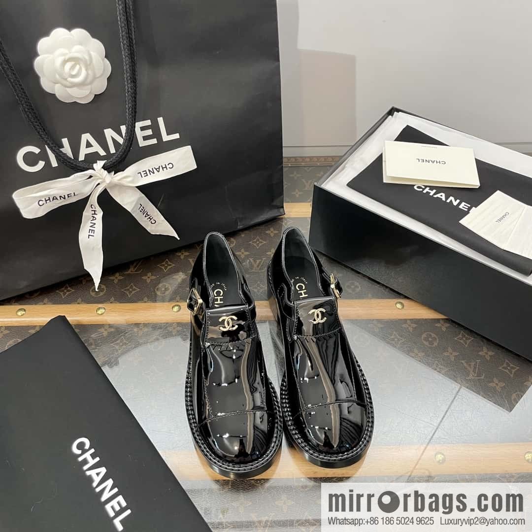CHANEL Xiaoxiang patent leather glossy Mary Jane platform loafers
