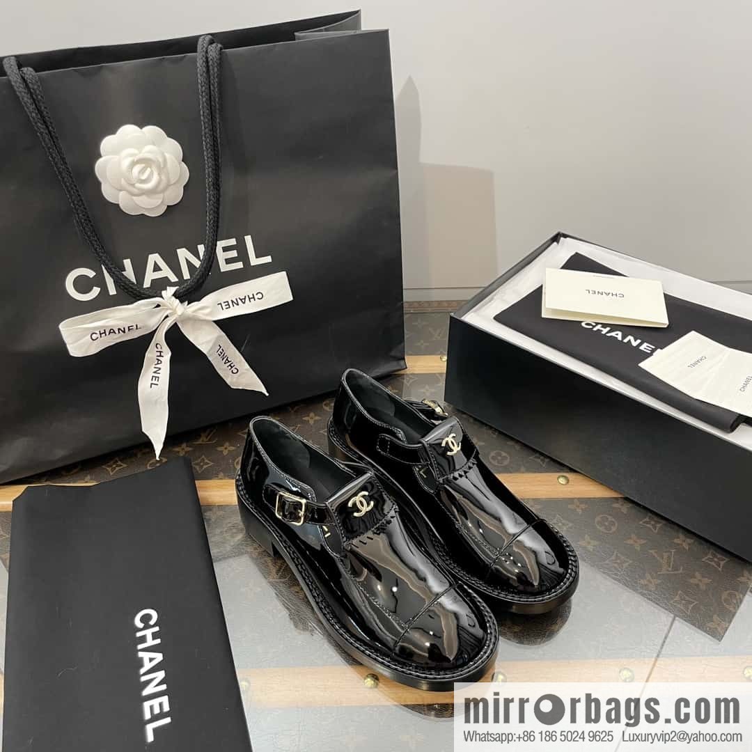 CHANEL Xiaoxiang patent leather glossy Mary Jane platform loafers