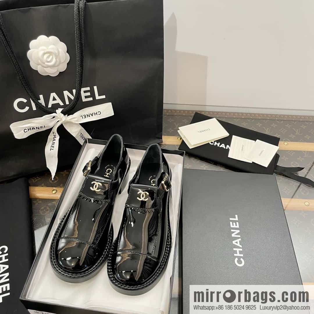 CHANEL Xiaoxiang patent leather glossy Mary Jane platform loafers