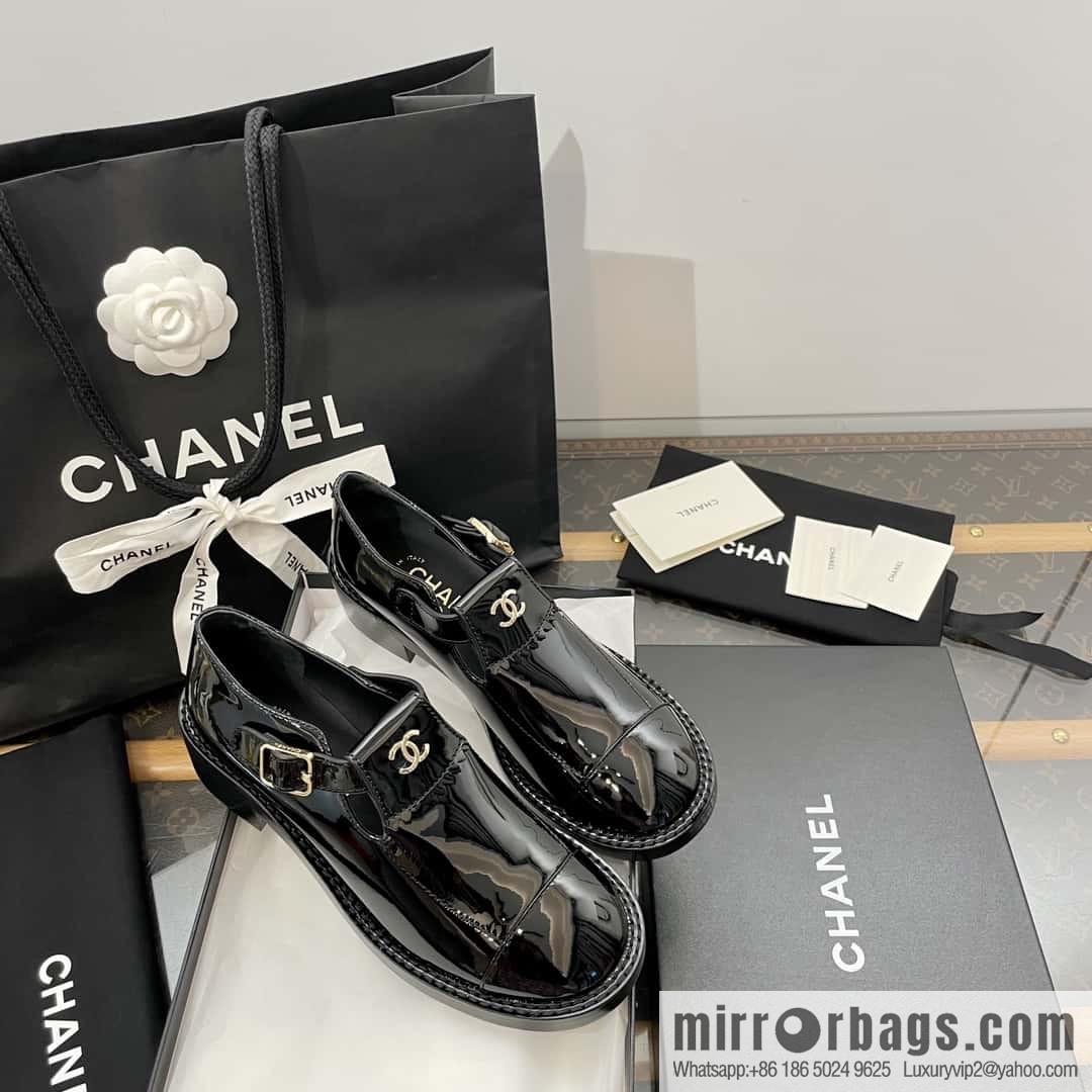CHANEL Xiaoxiang patent leather glossy Mary Jane platform loafers