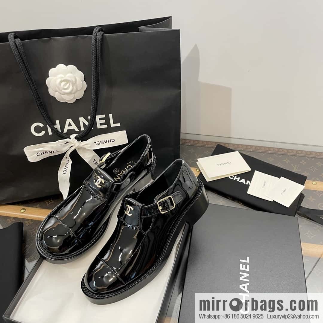 CHANEL Xiaoxiang patent leather glossy Mary Jane platform loafers