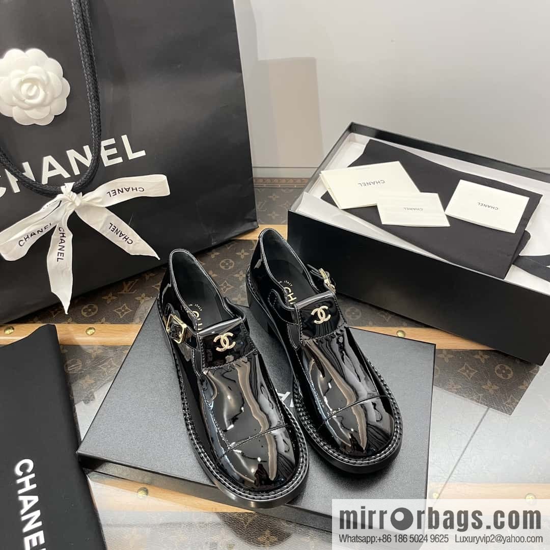 CHANEL Xiaoxiang patent leather glossy Mary Jane platform loafers